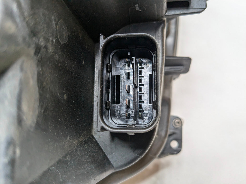 2015 - 2018 BMW 320I OEM HALOGEN HEADLAMP ASSEMBLY FRONT LEFT DRIVER SIDE