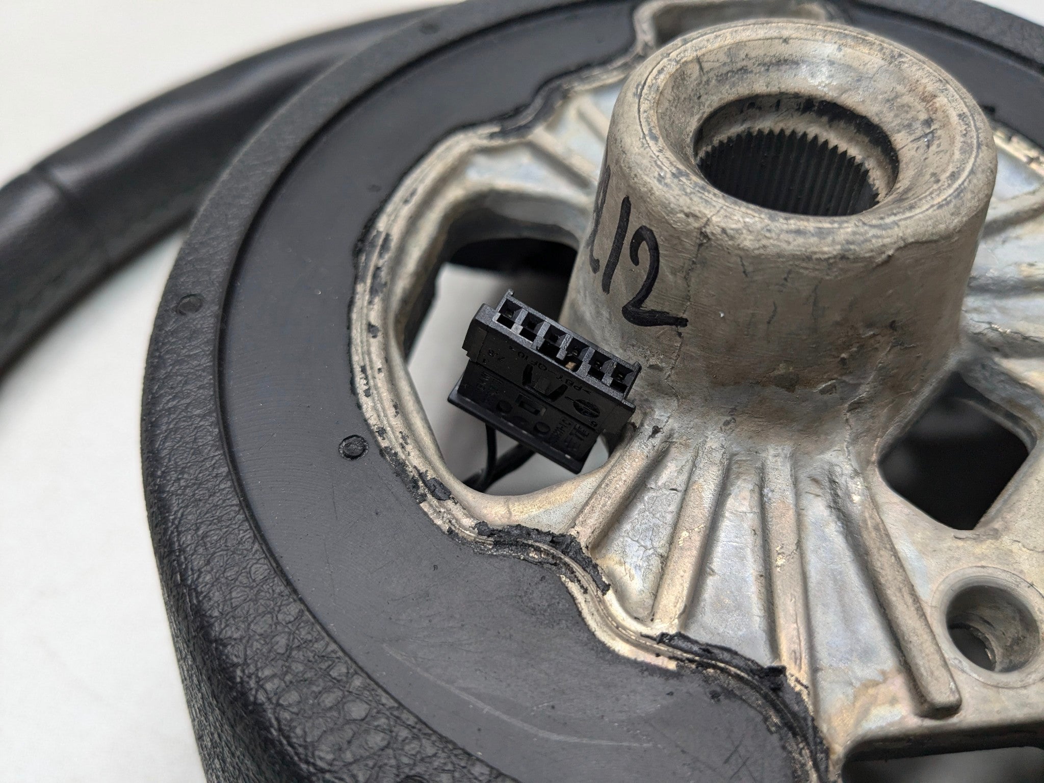 2015 - 2018 BMW 320I OEM STEERING WHEEL WITH MULTIFUNCTIONAL CONTROL SWITCH