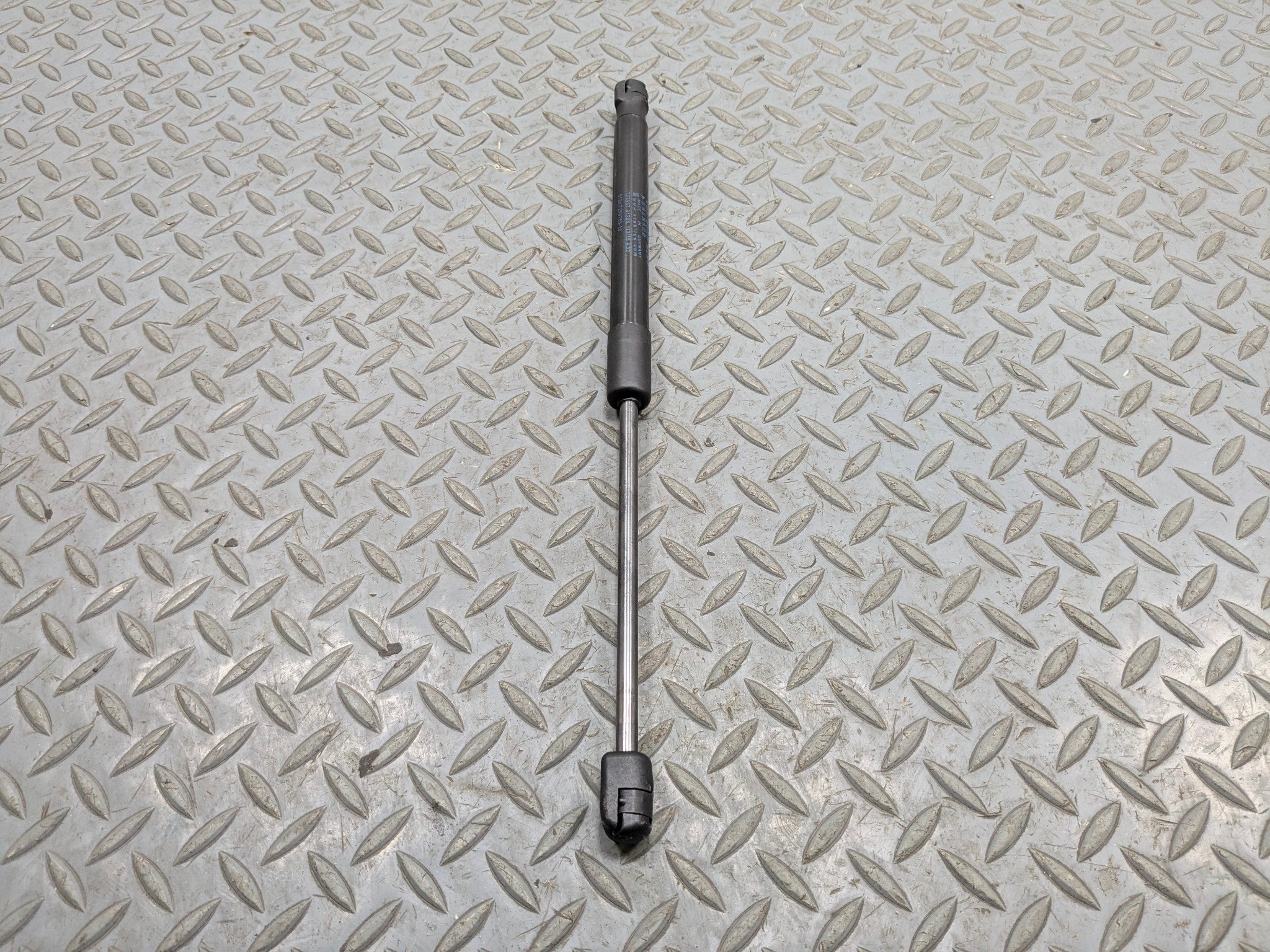 2015 - 2018 BMW 320I OEM HATCHBACK LIFT SUPPORT STRUT ASSEMBLY REAR TRUNK LID