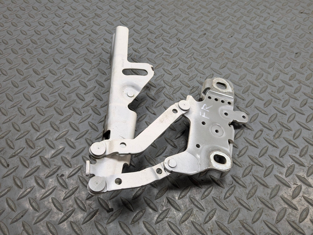 2015 - 2018 BMW 320I OEM HOOD BONNET HINGE SUPPORT FRONT RIGHT PASSENGER SIDE