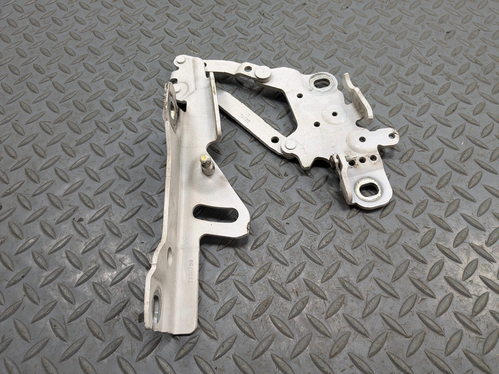 2015 - 2018 BMW 320I OEM HOOD BONNET HINGE SUPPORT FRONT RIGHT PASSENGER SIDE