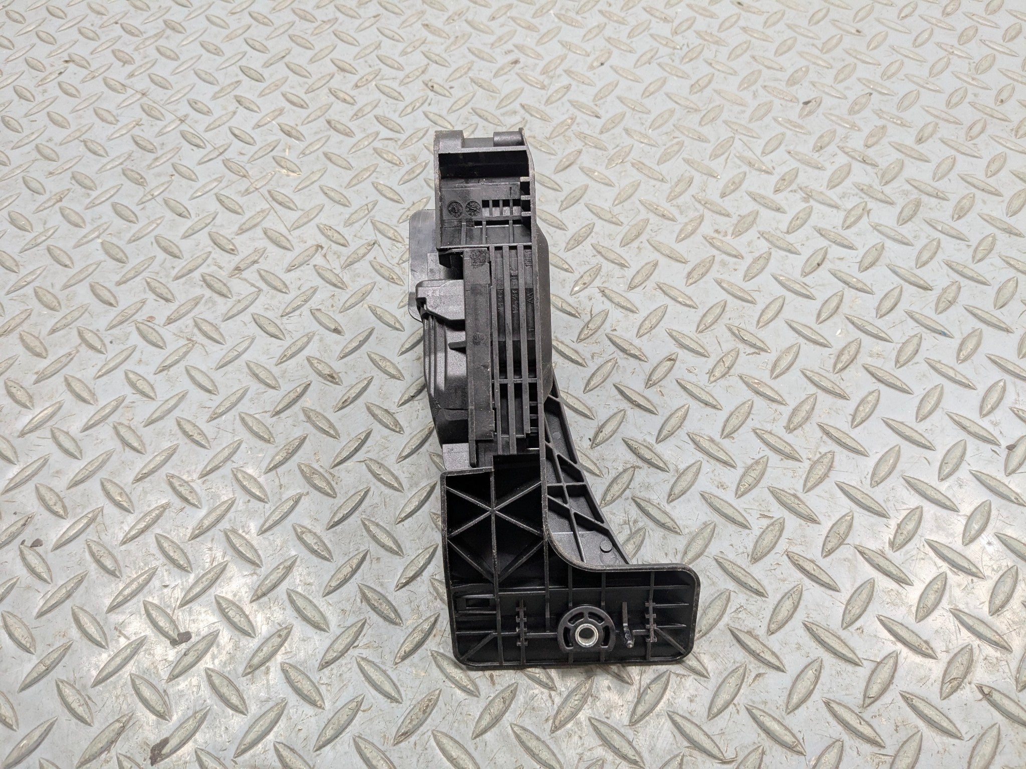 2015 - 2018 BMW 320I OEM ACCELERATOR PEDAL SENSOR BLACK GAS THROTTLE