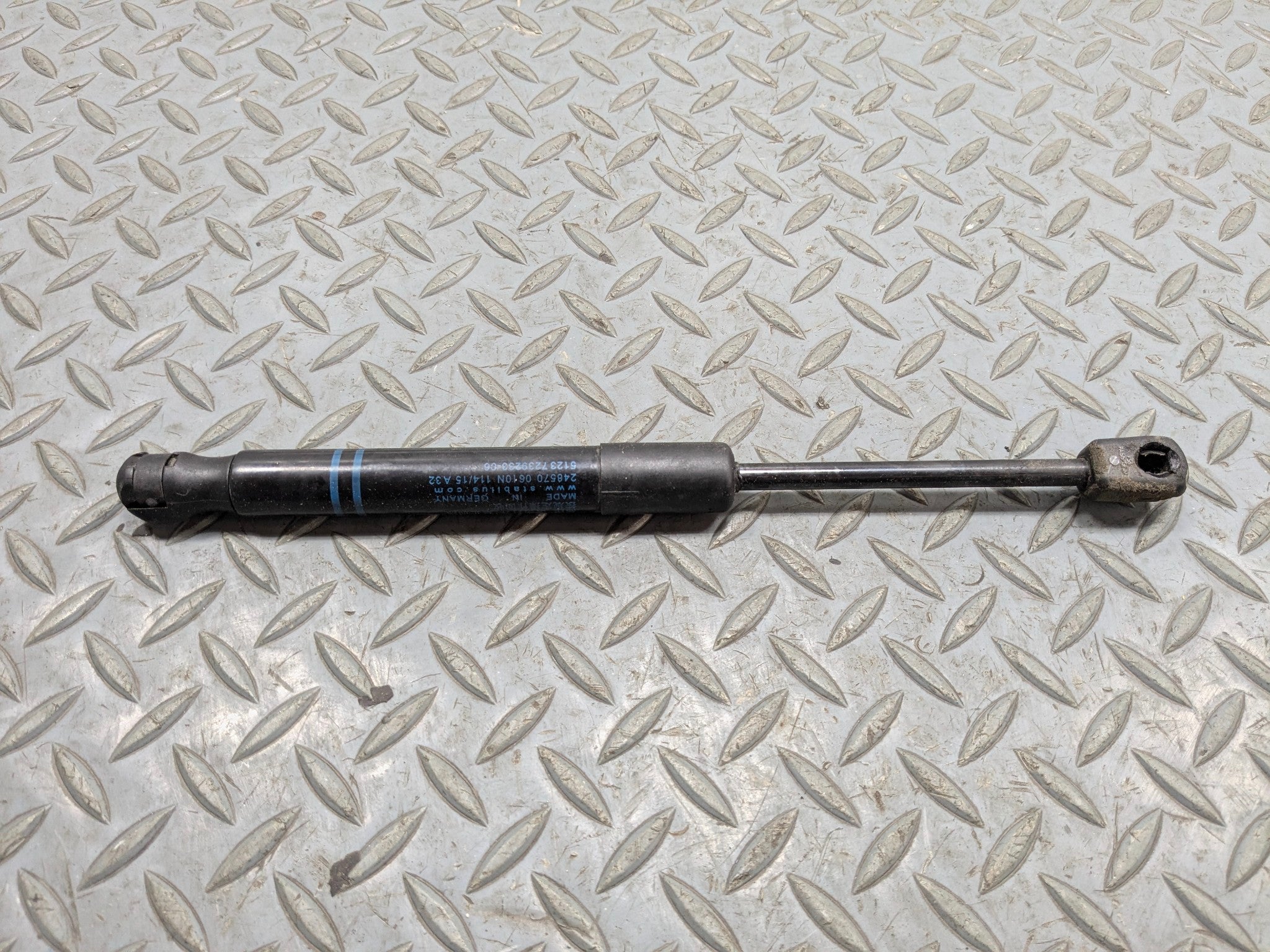 2015 - 2018 BMW 320I OEM LIFT SUPPORT SHOCK STRUT ASSEMBLY FRONT HOOD BONNET