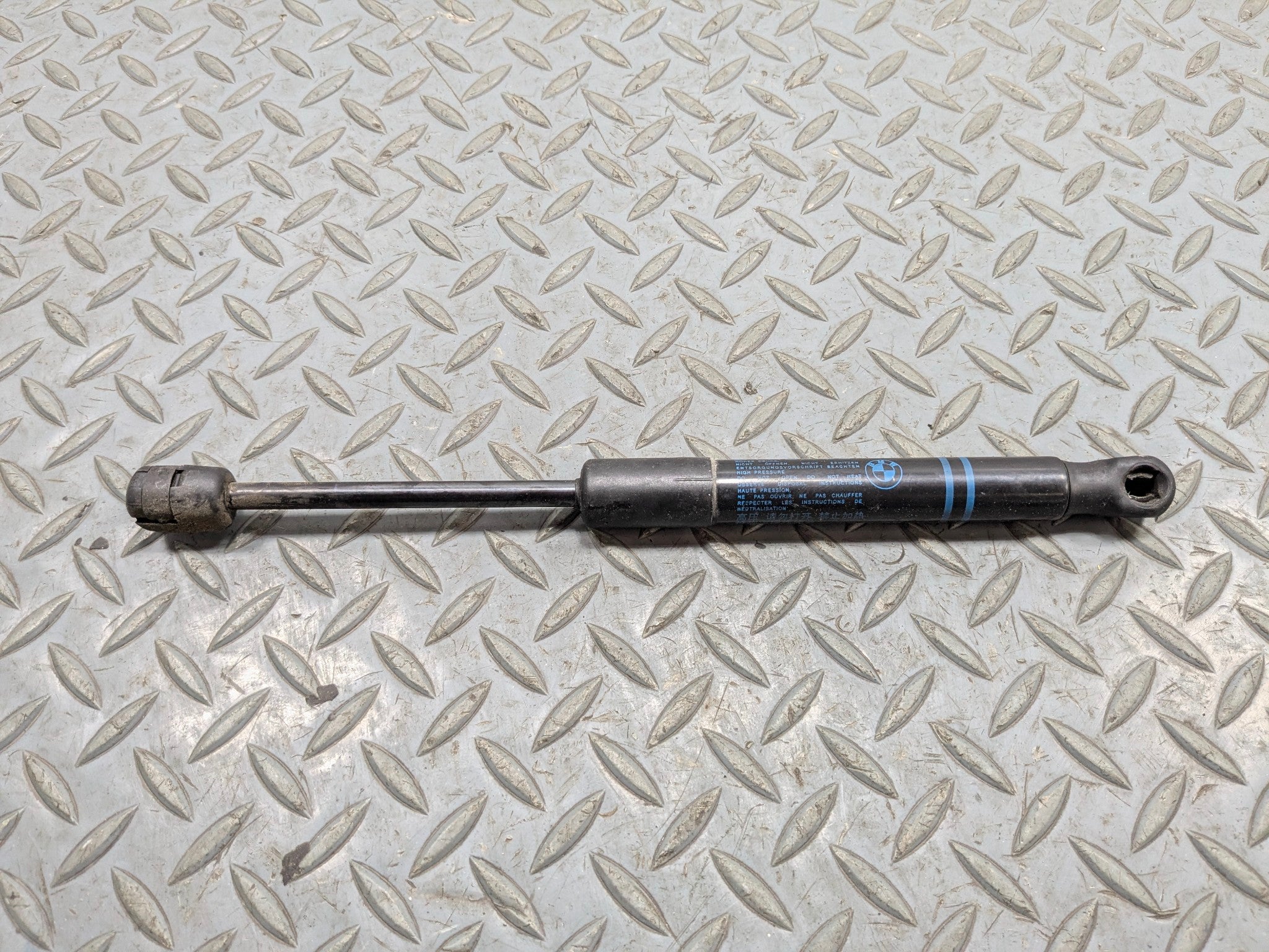 2015 - 2018 BMW 320I OEM LIFT SUPPORT SHOCK STRUT ASSEMBLY FRONT HOOD BONNET