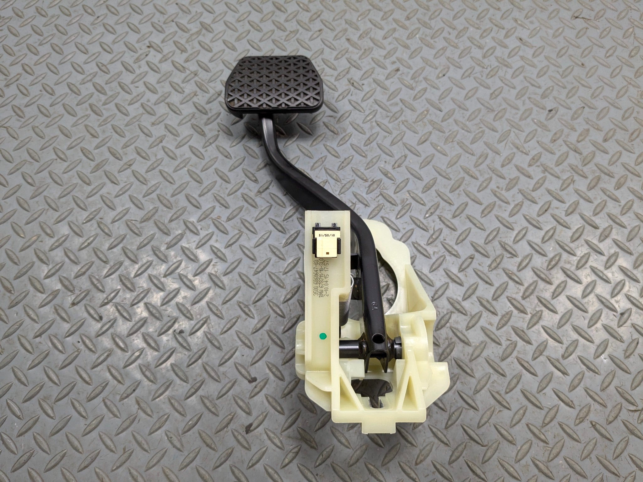2015 - 2018 BMW 320I OEM BRAKE STOP PEDAL WITH SUPPORT MOUNT BRACKET