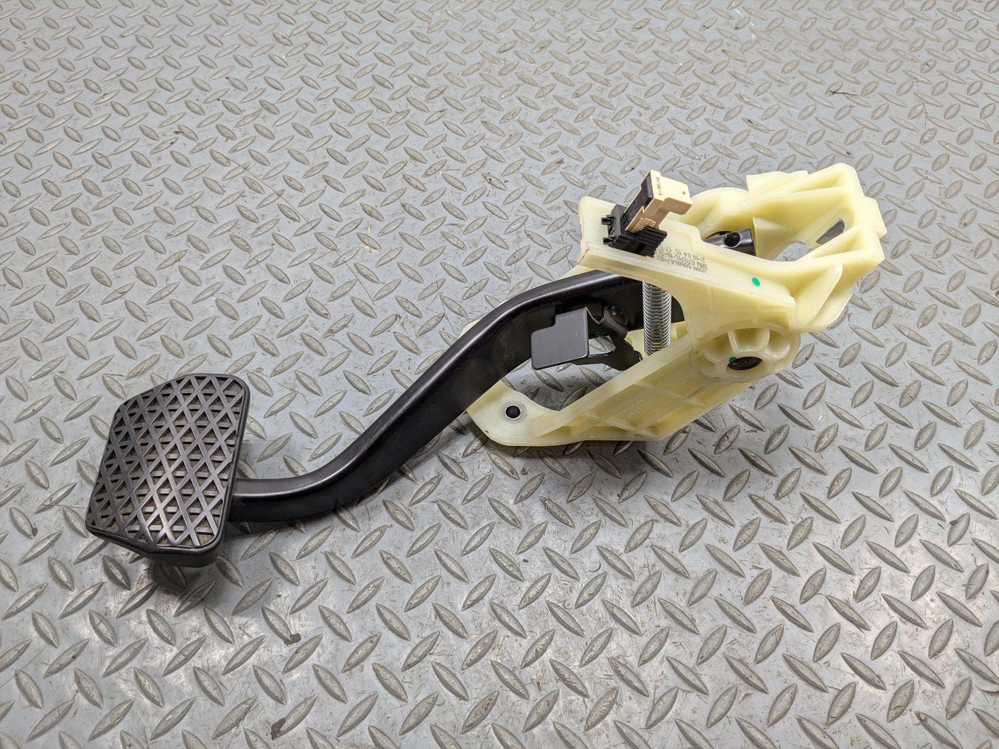 2015 - 2018 BMW 320I OEM BRAKE STOP PEDAL WITH SUPPORT MOUNT BRACKET