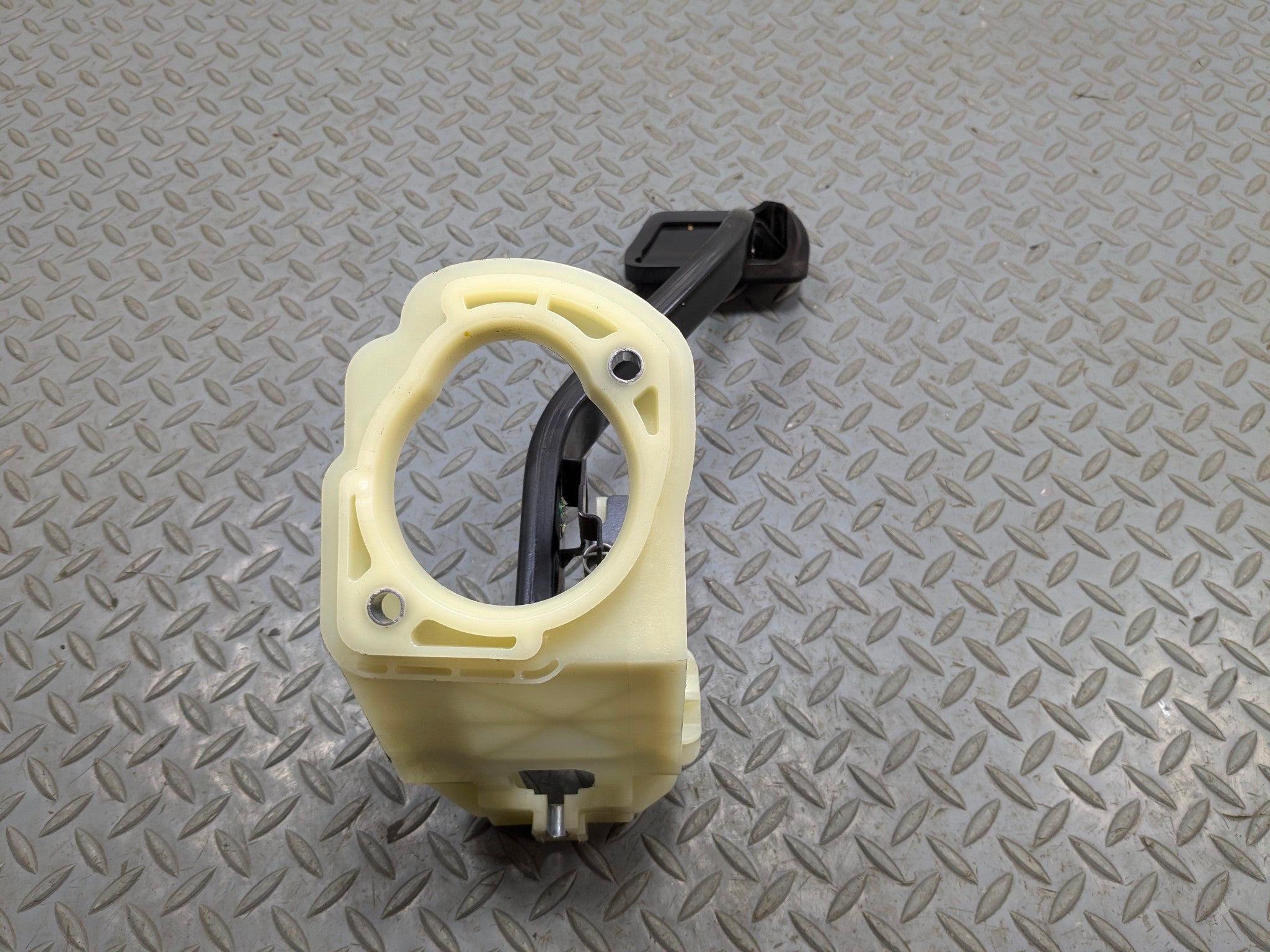 2015 - 2018 BMW 320I OEM BRAKE STOP PEDAL WITH SUPPORT MOUNT BRACKET