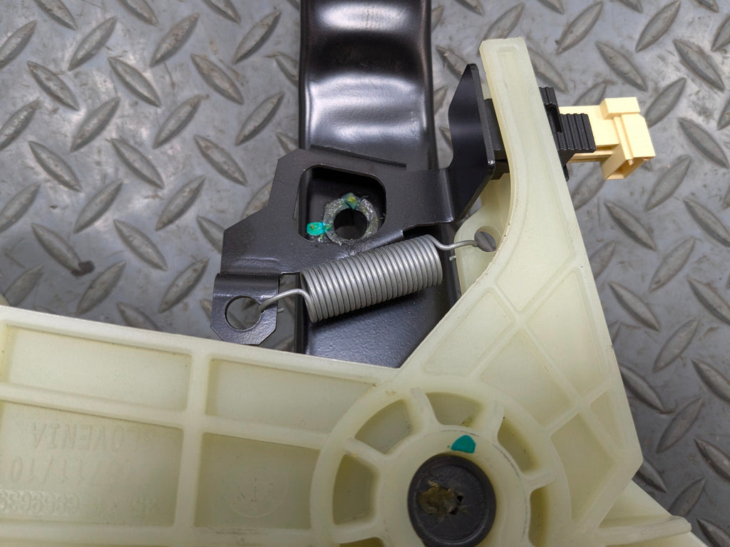 2015 - 2018 BMW 320I OEM BRAKE STOP PEDAL WITH SUPPORT MOUNT BRACKET