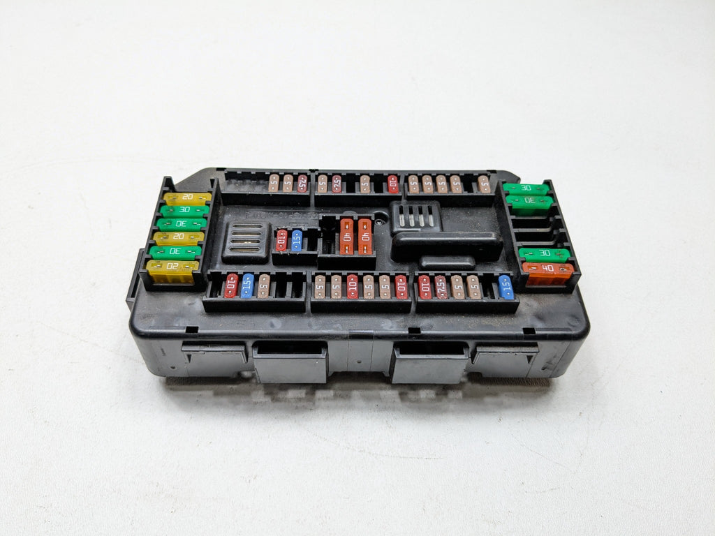 2015 - 2018 BMW 320I OEM ENGINE FUSE BOX RELAY JUNCTION POWER DISTRIBUTION BLOCK
