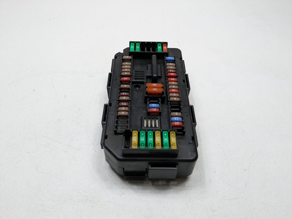 2015 - 2018 BMW 320I OEM ENGINE FUSE BOX RELAY JUNCTION POWER DISTRIBUTION BLOCK