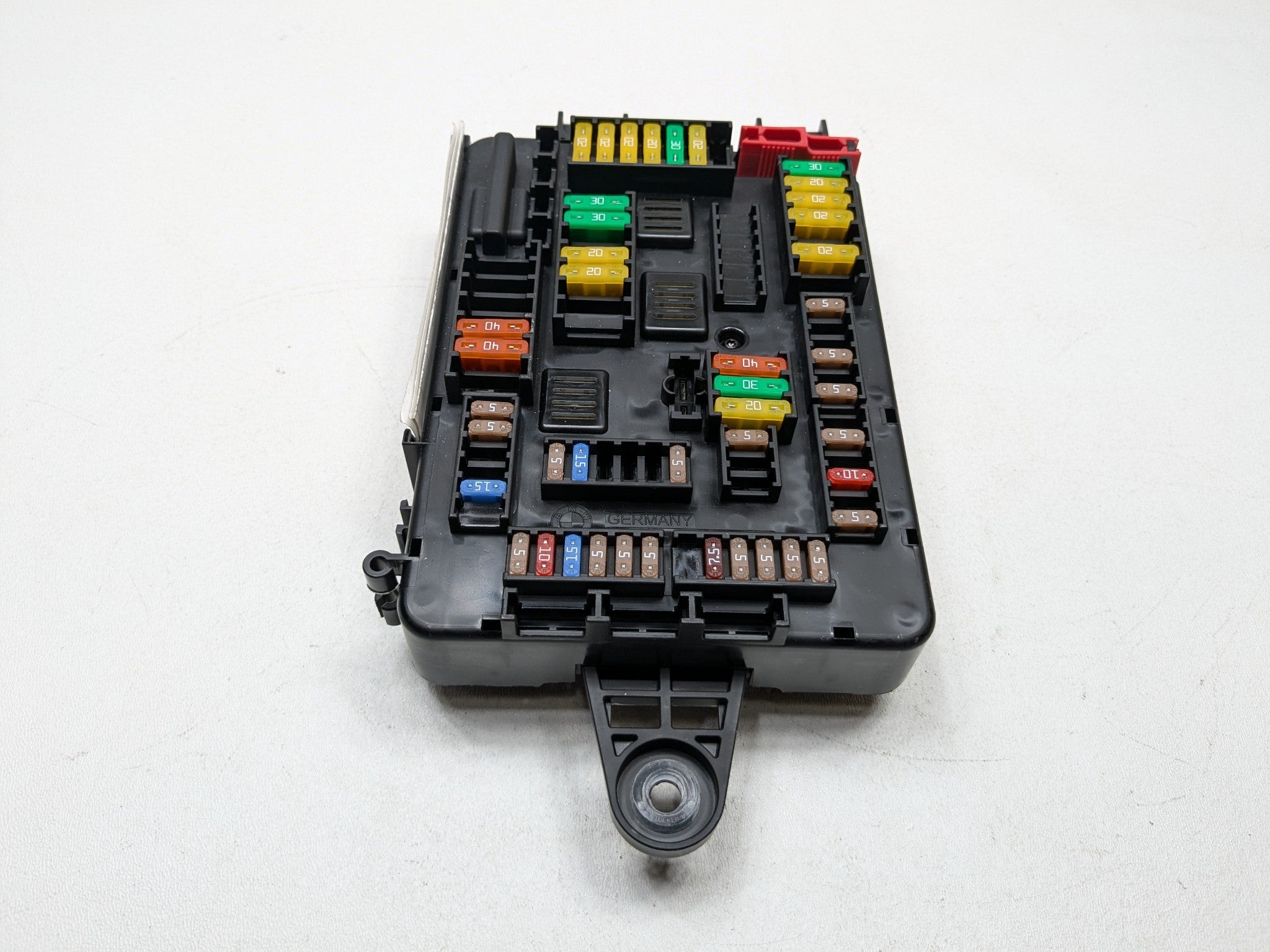 2015 - 2018 BMW 320I OEM TRUNK FUSE BOX RELAY JUNCTION POWER DISTRIBUTION BLOCK