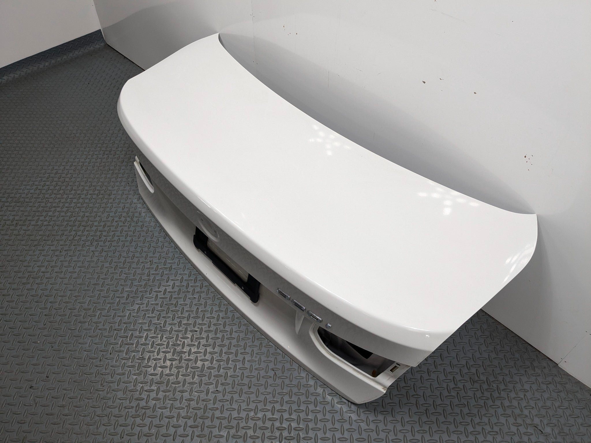 2015 - 2018 BMW 320I OEM REAR TRUNK BOOT LID DECKLID SHELL PANEL ALPINE WHITE