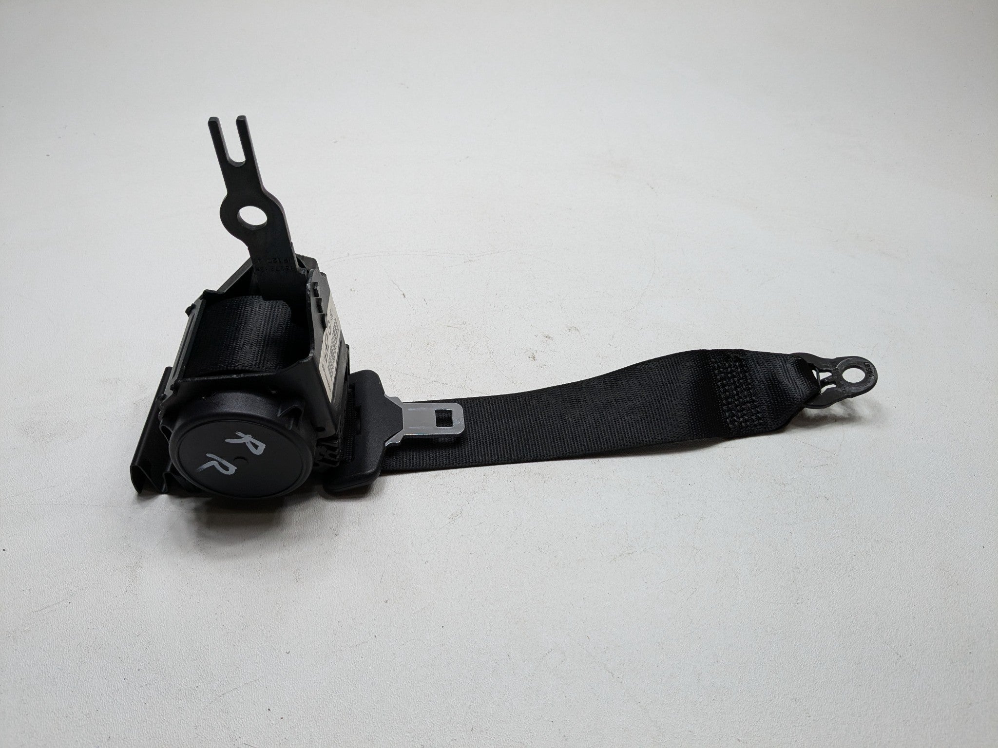 2015 - 2018 BMW 320I OEM SEATBELT SEAT BELT RETRACTOR REAR RIGHT SIDE BLACK
