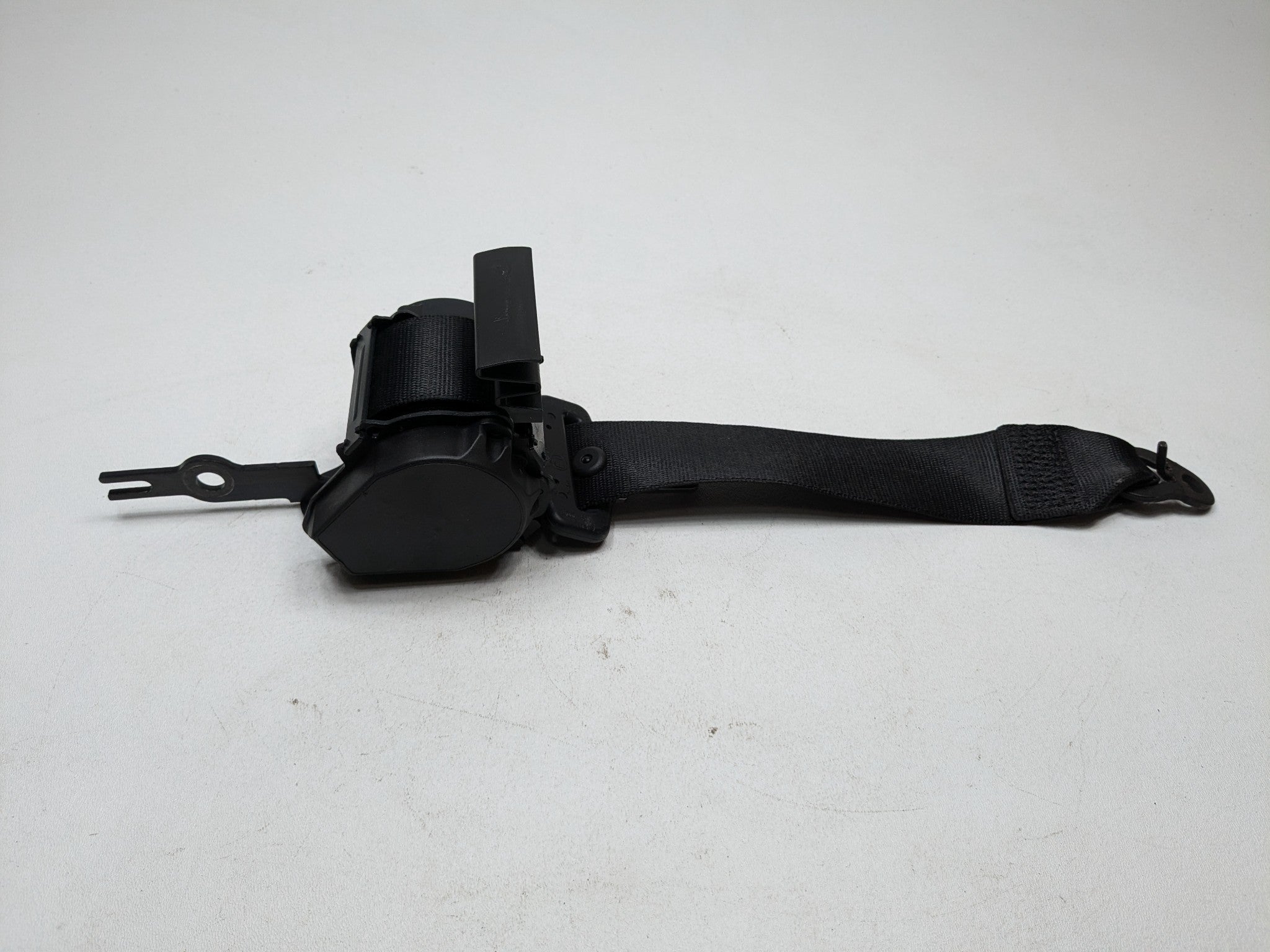 2015 - 2018 BMW 320I OEM SEATBELT SEAT BELT RETRACTOR REAR RIGHT SIDE BLACK