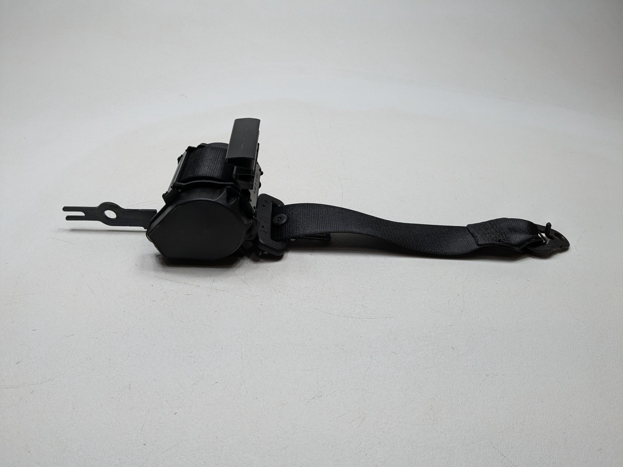 2015 - 2018 BMW 320I OEM SEATBELT SEAT BELT RETRACTOR REAR LEFT SIDE BLACK