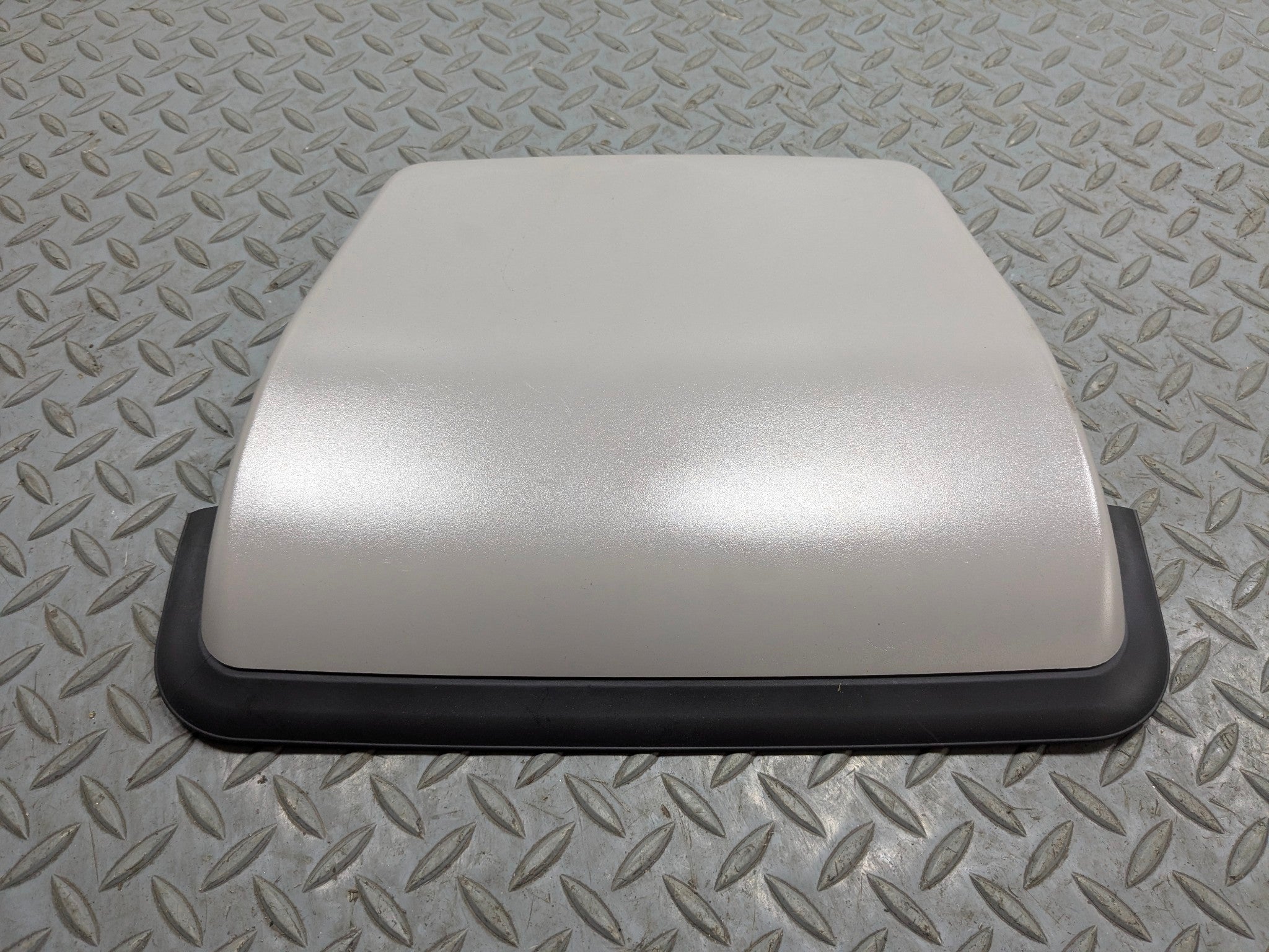 2015 - 2018 BMW 320I OEM THIRD BRAKE STOP LIGHT AVOIDANCE REAR CENTER