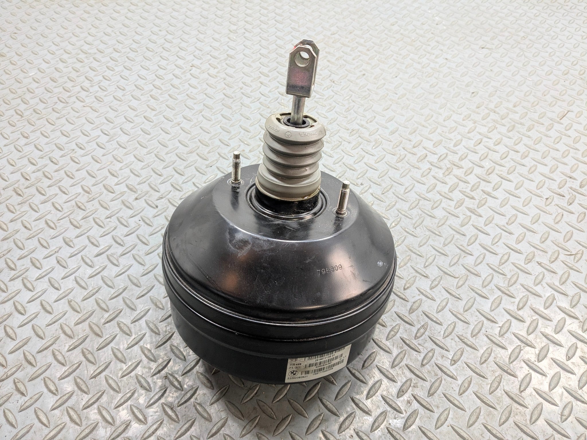 2015 - 2018 BMW 320I OEM POWER BRAKE BOOSTER ASSEMBLY WITHOUT MASTER CYLINDER