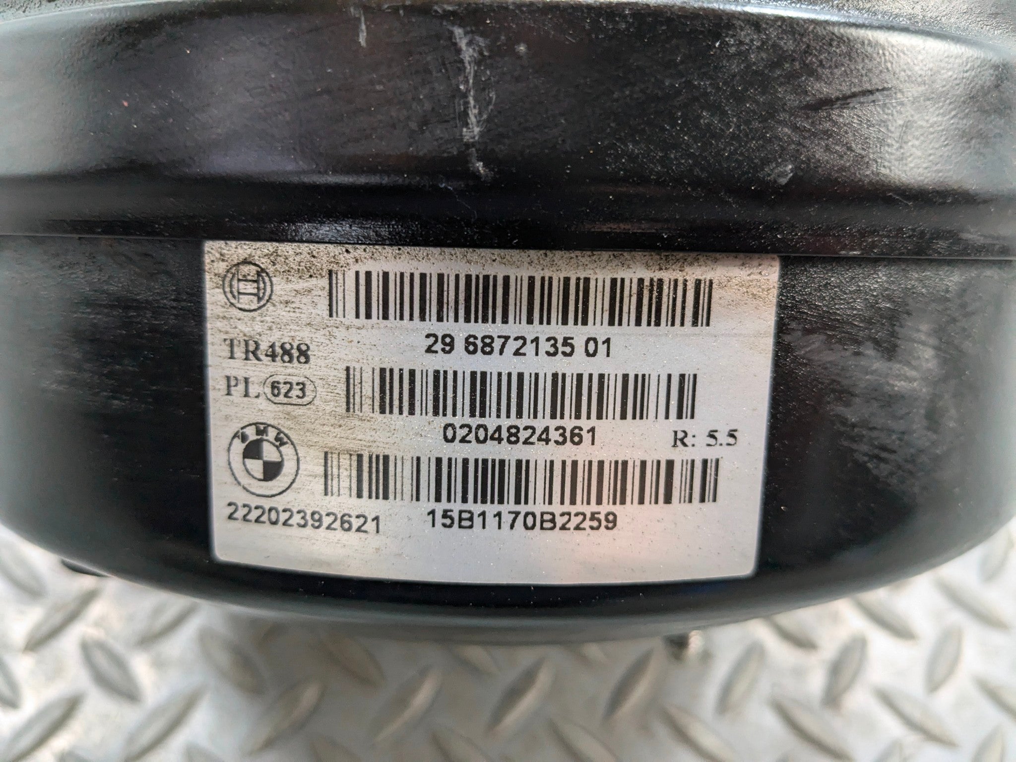 2015 - 2018 BMW 320I OEM POWER BRAKE BOOSTER ASSEMBLY WITHOUT MASTER CYLINDER