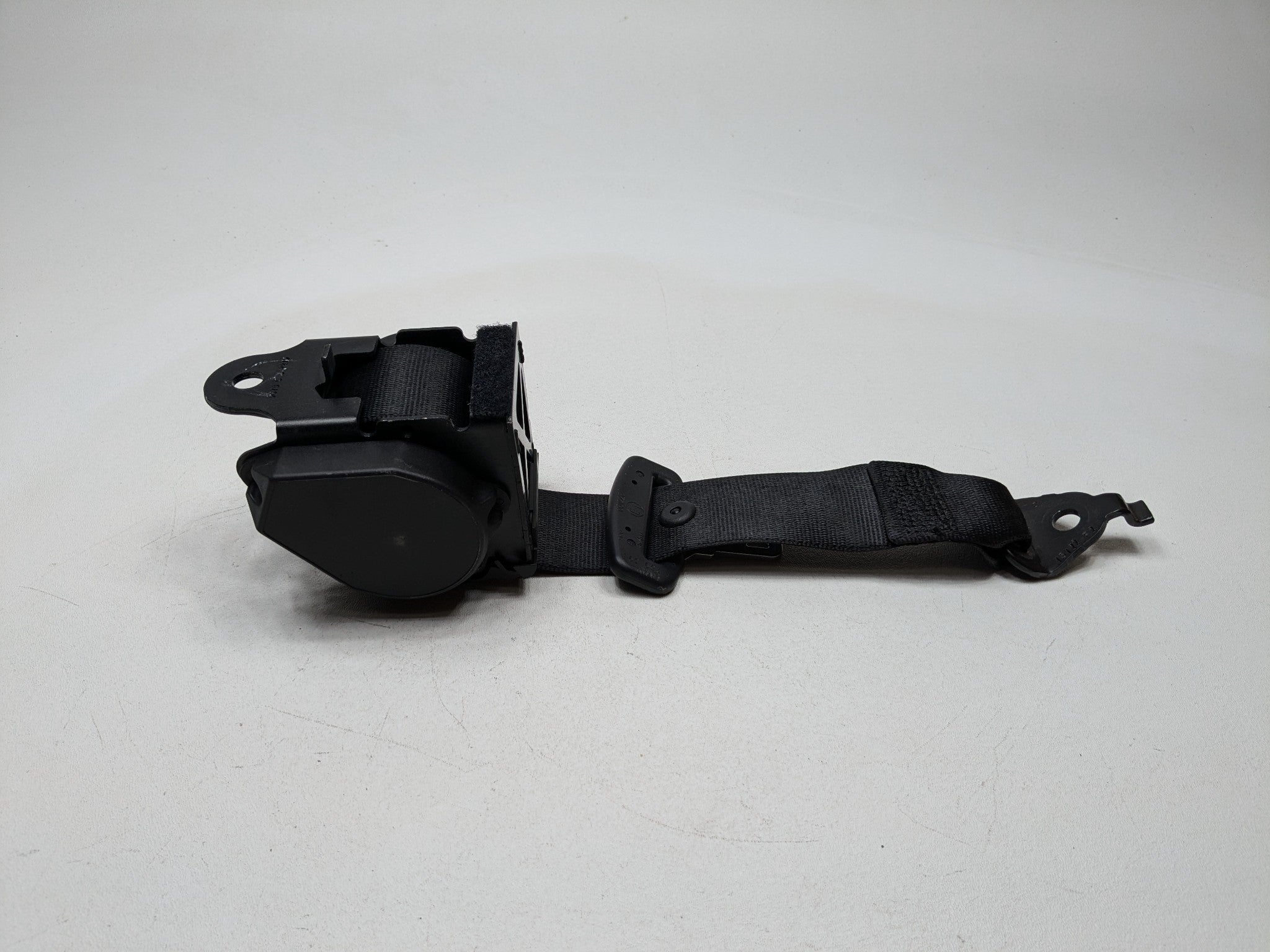 2015 - 2018 BMW 320I OEM REAR CENTER SEAT BELT SEATBELT RETRACTOR BLACK