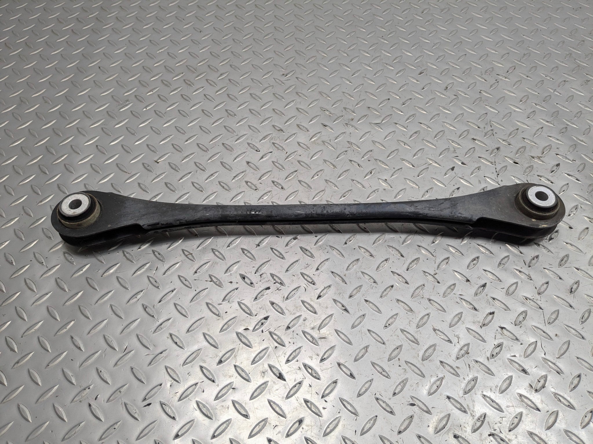 2015 - 2018 BMW 320I OEM SUSPENSION CONTROL ARM WISHBONE REAR RIGHT SIDE
