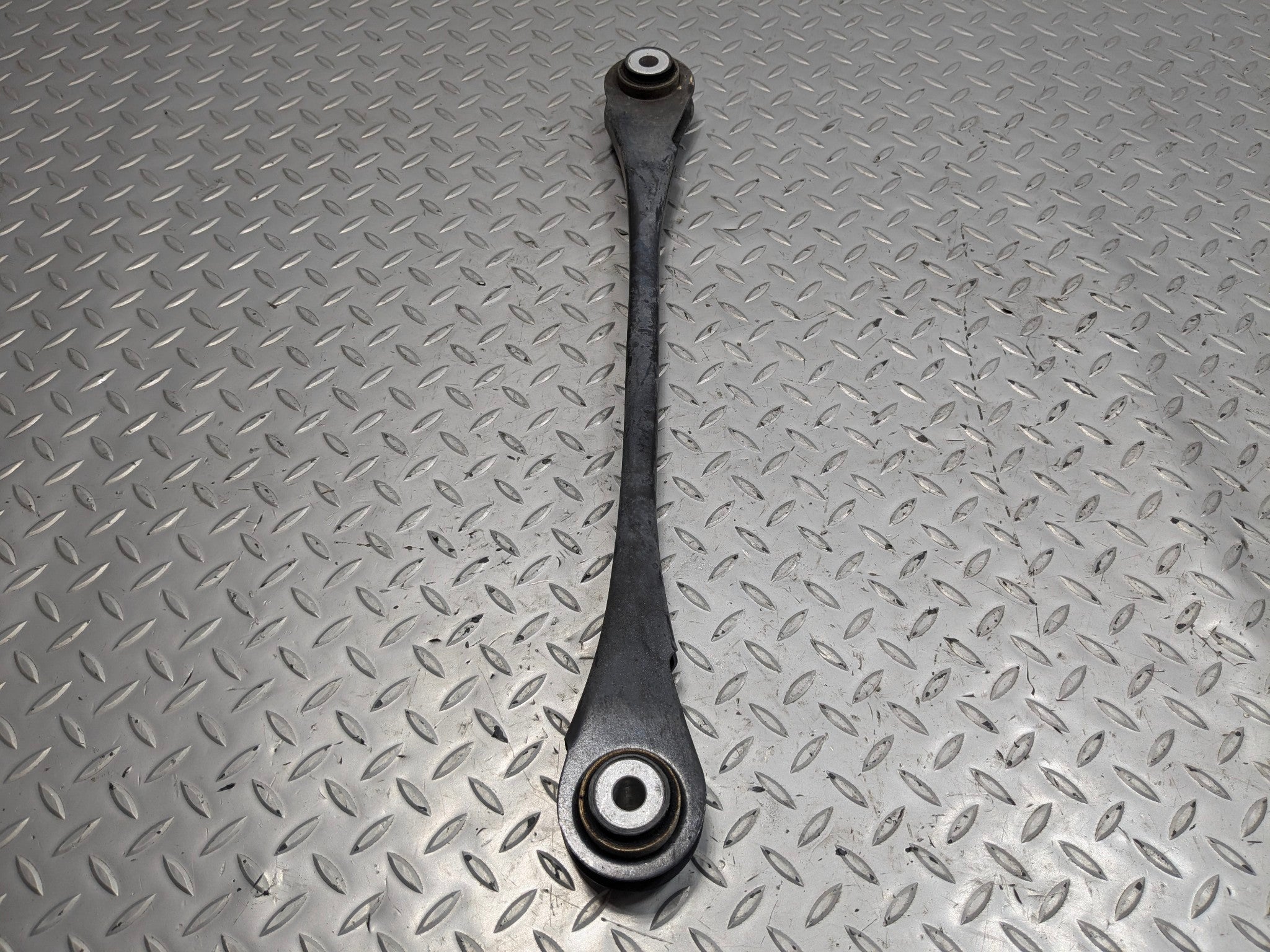 2015 - 2018 BMW 320I OEM SUSPENSION CONTROL ARM WISHBONE REAR RIGHT SIDE