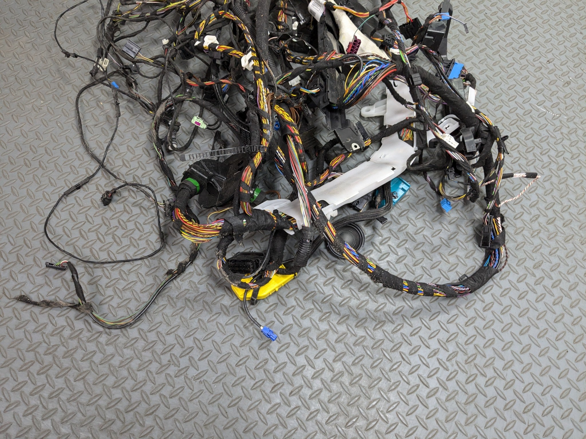 2015 - 2018 BMW 320I OEM INTERIOR BODY WIRE HARNESS CABLE AND CONNECTOR