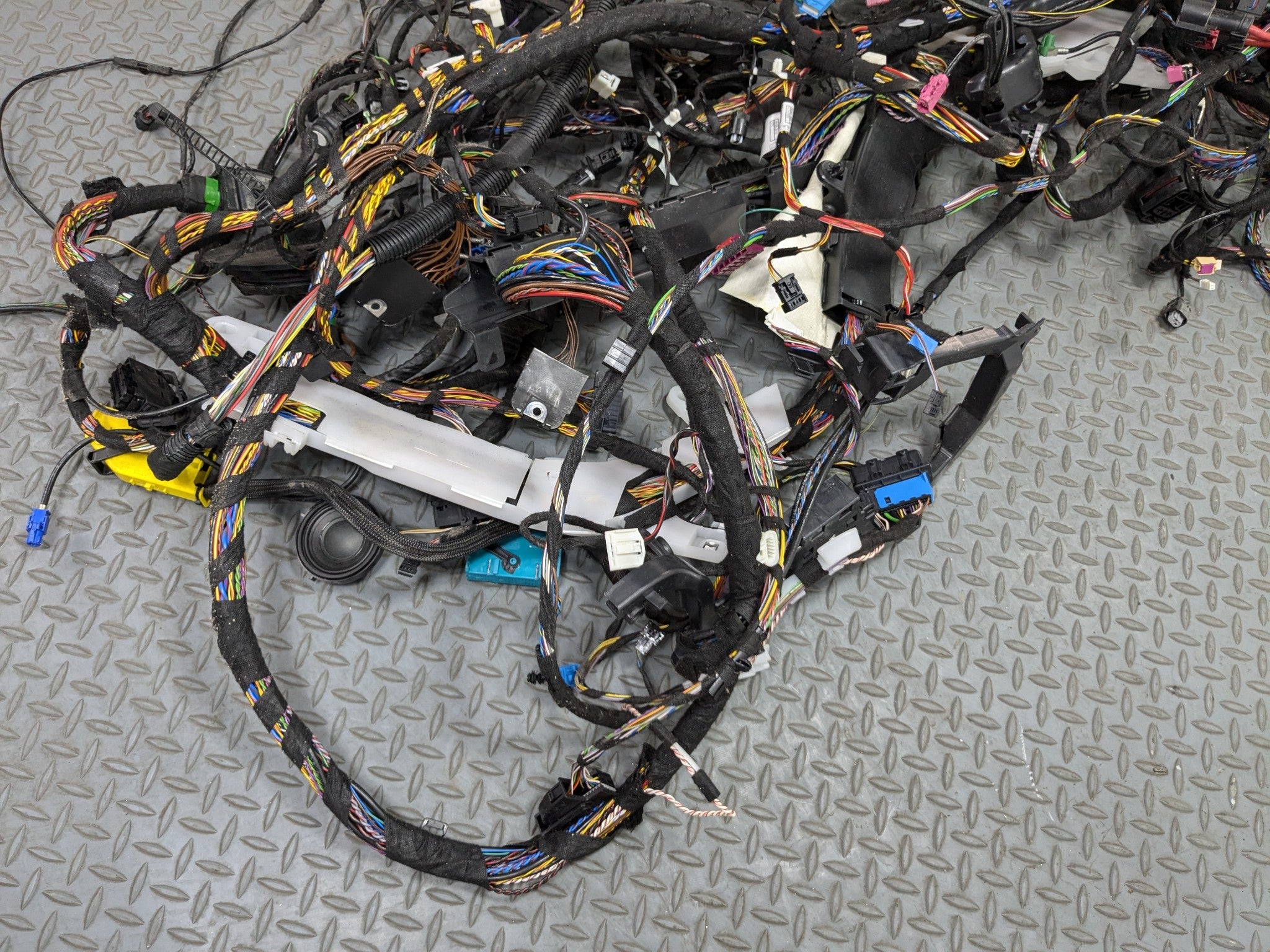 2015 - 2018 BMW 320I OEM INTERIOR BODY WIRE HARNESS CABLE AND CONNECTOR