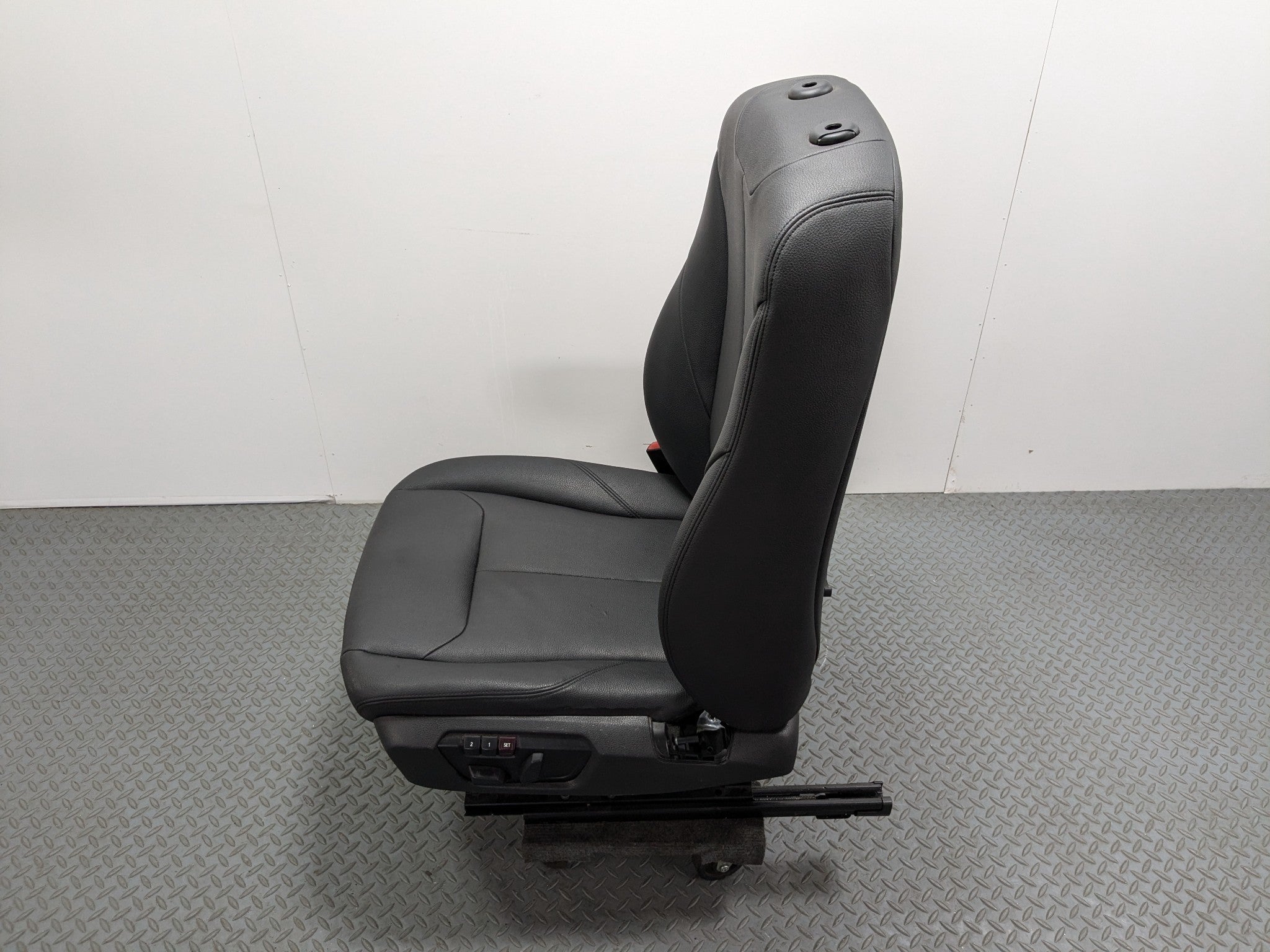 2015 - 2018 BMW 320I OEM FRONT LEFT DRIVER SIDE SEAT ASSEMBLY LEATHER BLACK