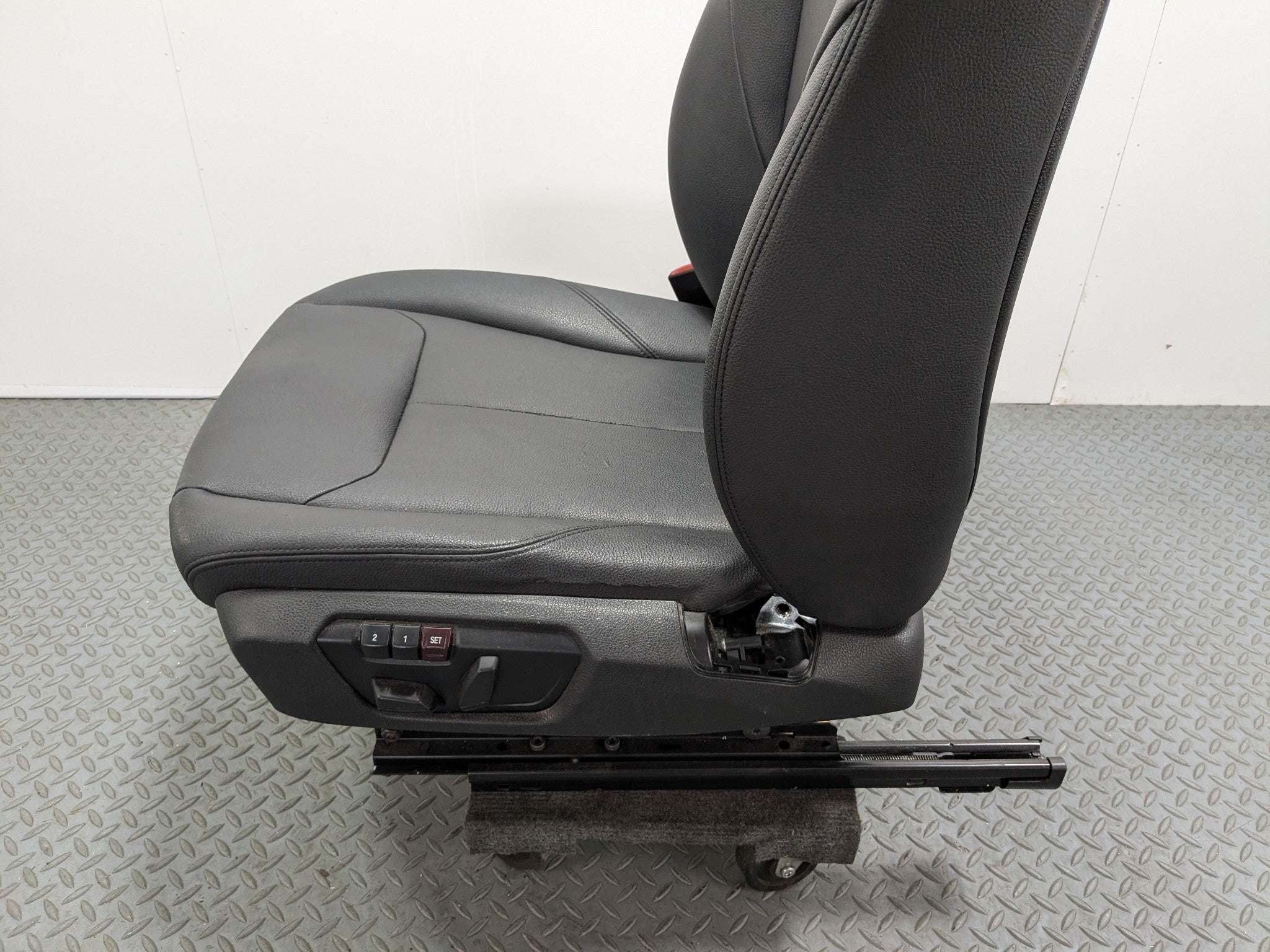 2015 - 2018 BMW 320I OEM FRONT LEFT DRIVER SIDE SEAT ASSEMBLY LEATHER BLACK