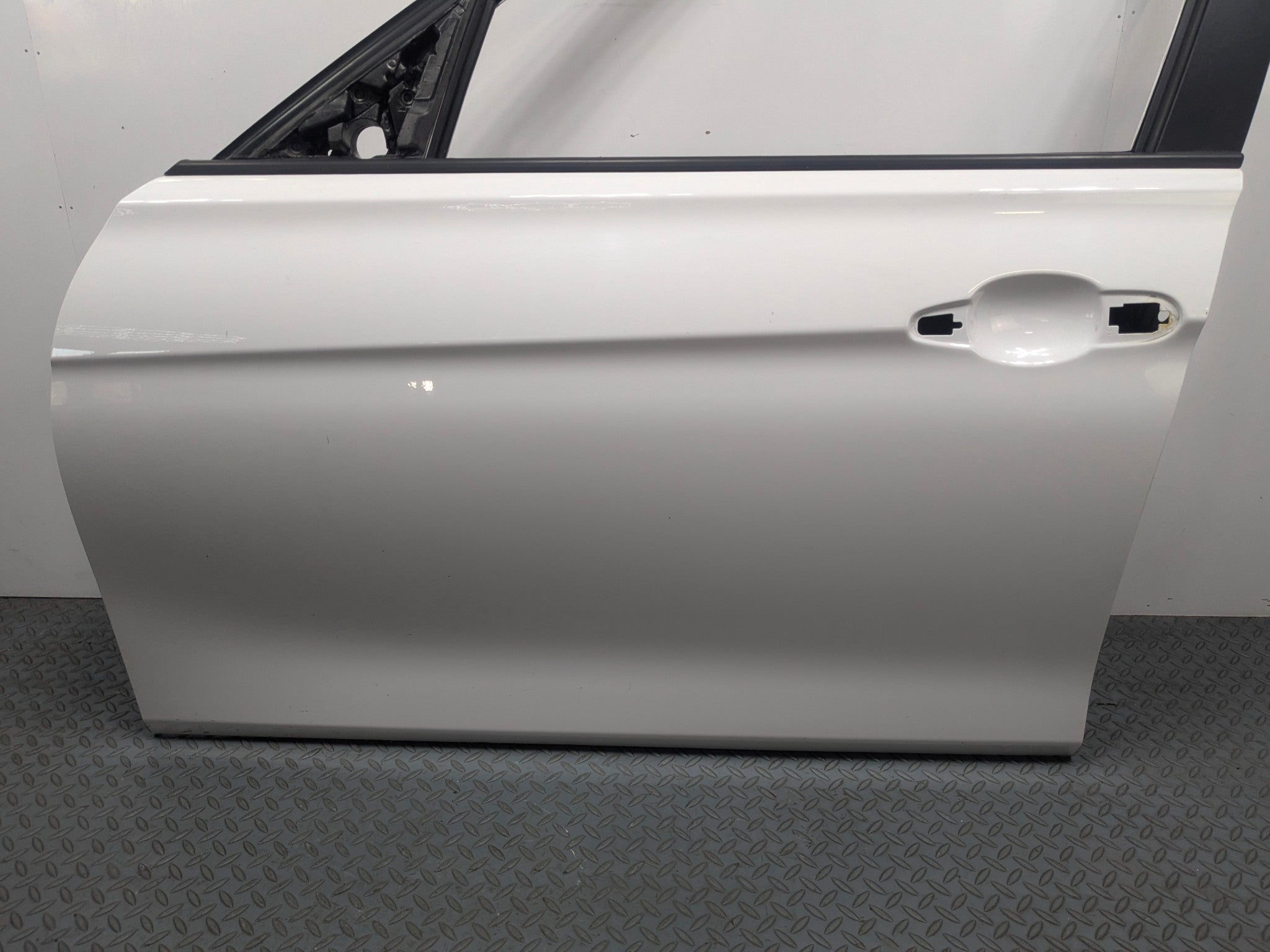 2015 - 2018 BMW 320I OEM DOOR SHELL PANEL ALPINE WHITE FRONT LEFT DRIVER SIDE