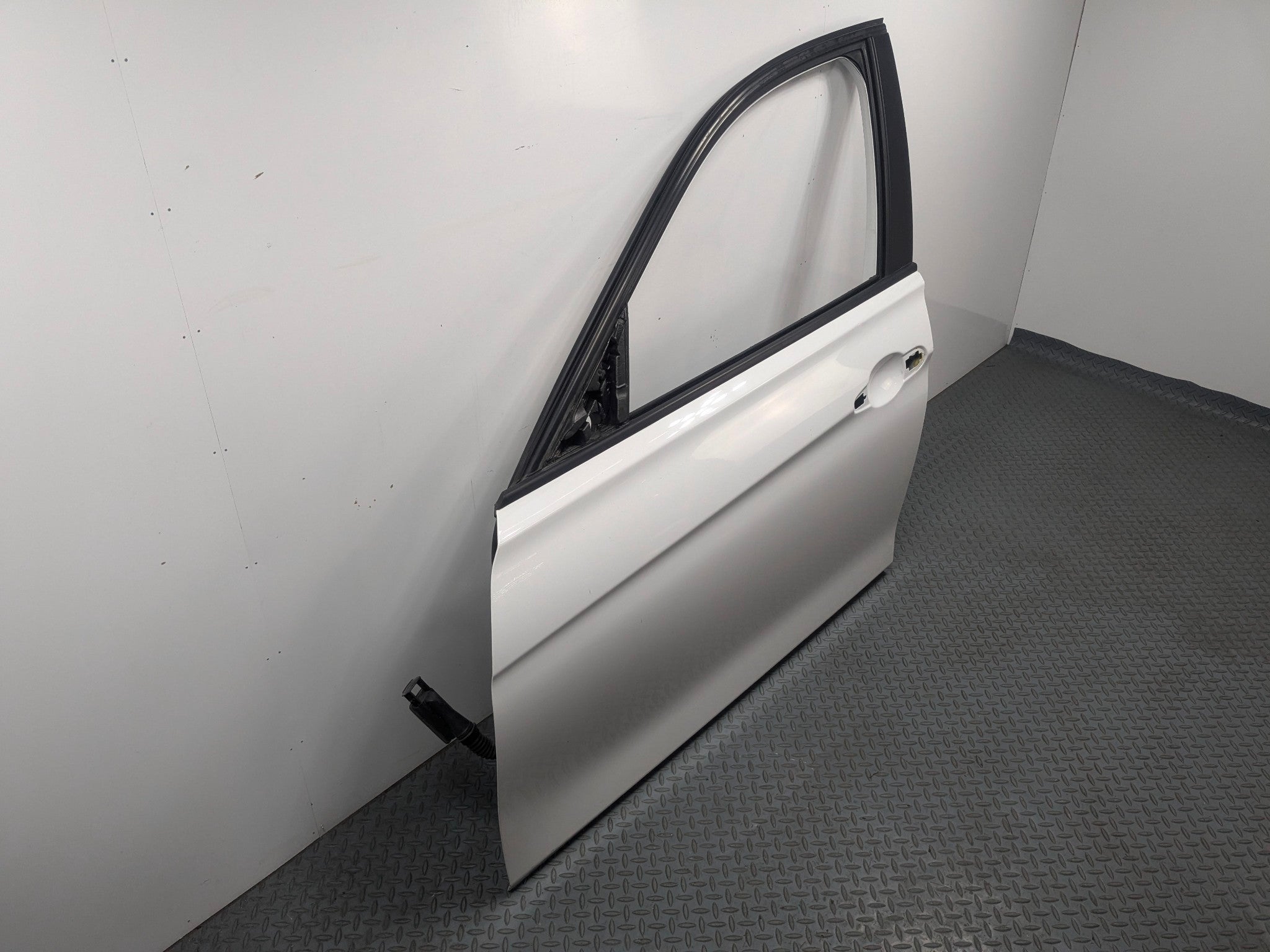2015 - 2018 BMW 320I OEM DOOR SHELL PANEL ALPINE WHITE FRONT LEFT DRIVER SIDE