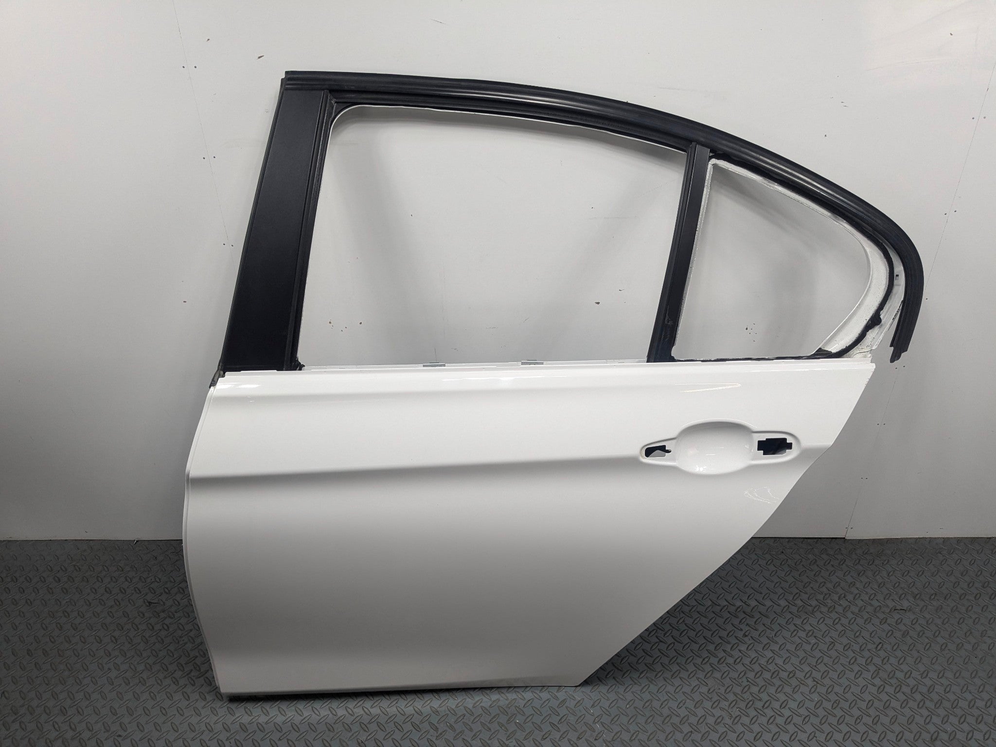 2015 - 2018 BMW 320I OEM DOOR SHELL PANEL ALPINE WHITE REAR LEFT DRIVER SIDE