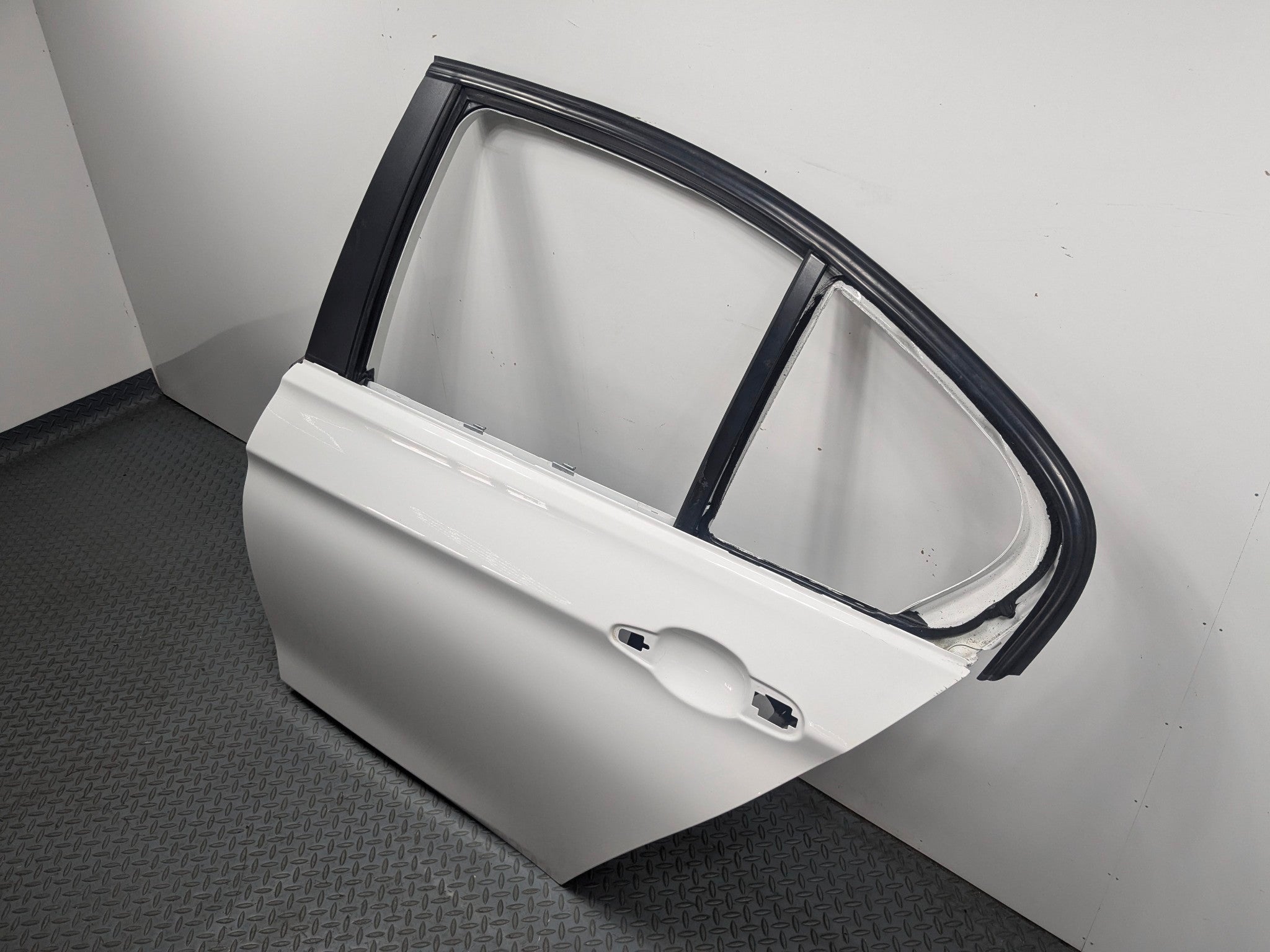 2015 - 2018 BMW 320I OEM DOOR SHELL PANEL ALPINE WHITE REAR LEFT DRIVER SIDE