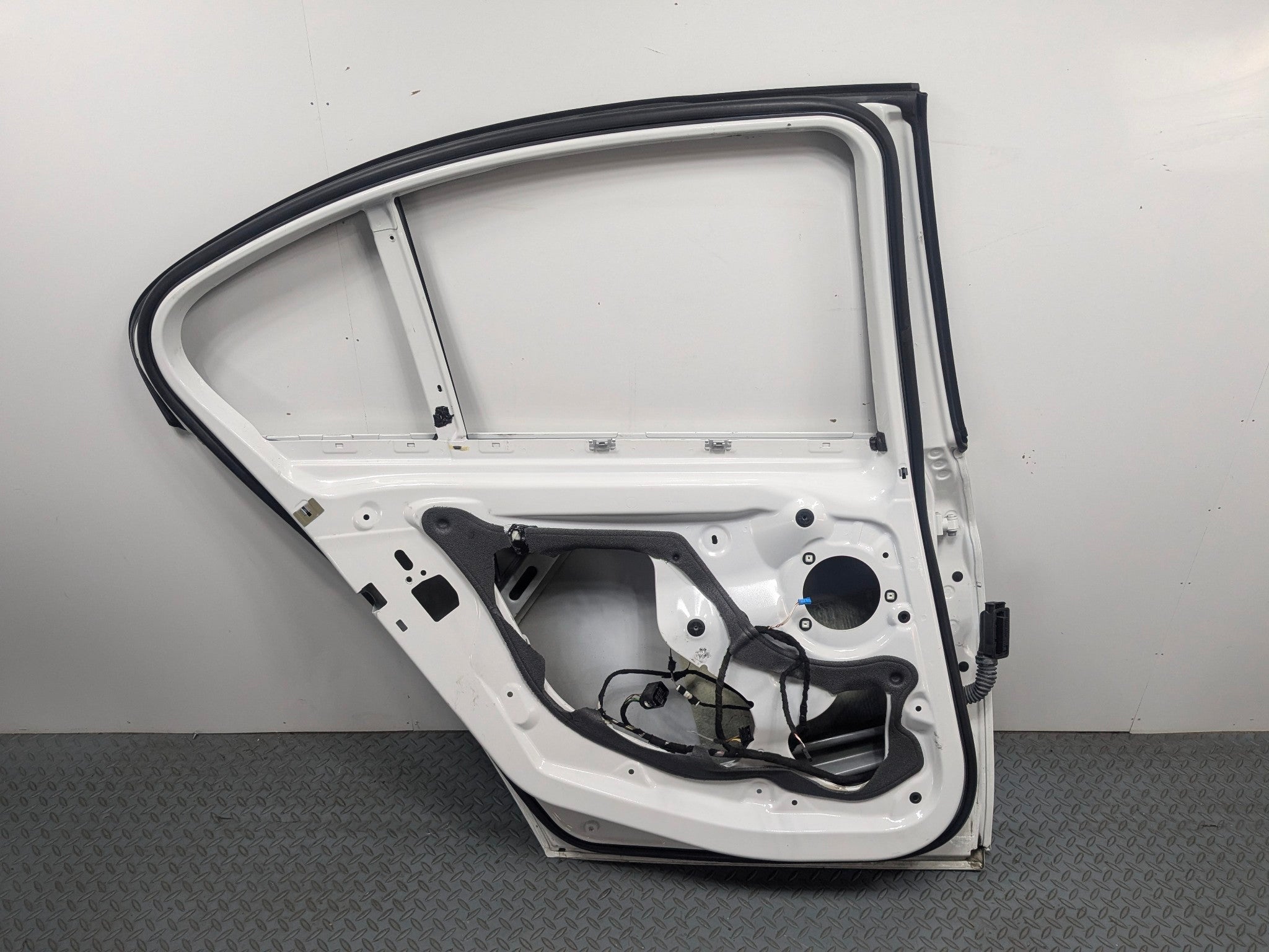2015 - 2018 BMW 320I OEM DOOR SHELL PANEL ALPINE WHITE REAR LEFT DRIVER SIDE
