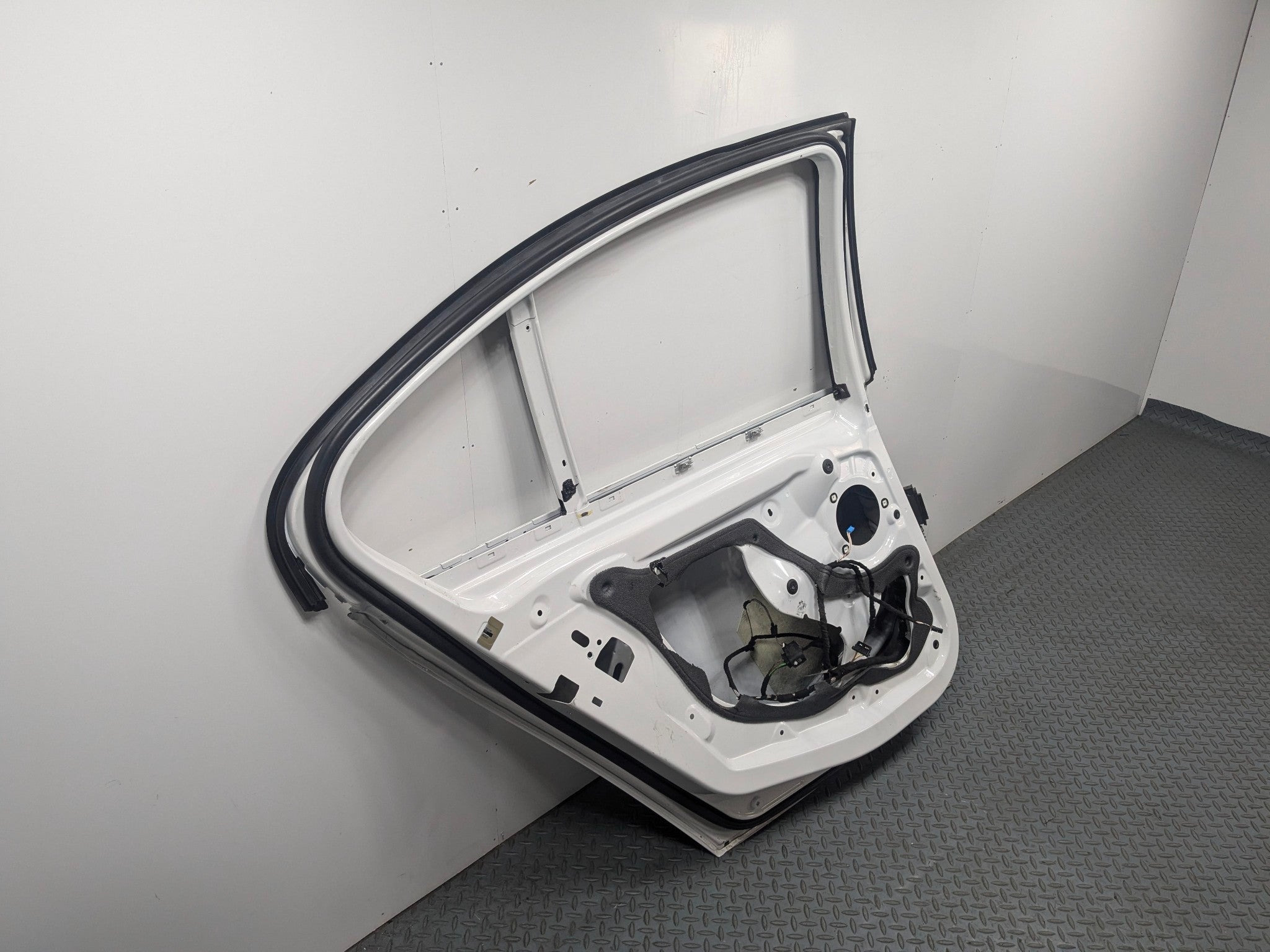 2015 - 2018 BMW 320I OEM DOOR SHELL PANEL ALPINE WHITE REAR LEFT DRIVER SIDE