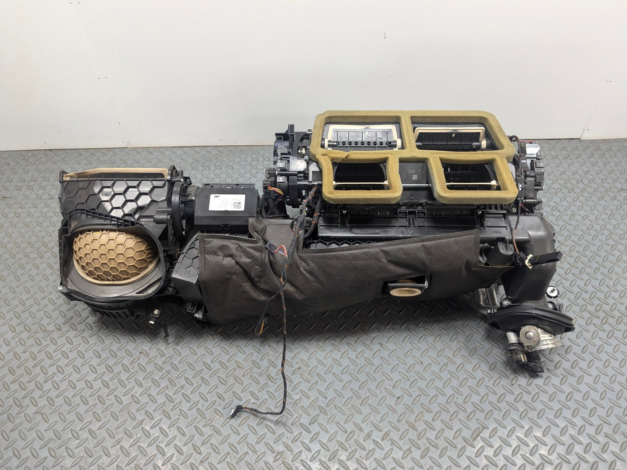 2015 - 2018 BMW 320I OEM HVAC AC HEATER BLOWER HOUSING BOX ASSEMBLY