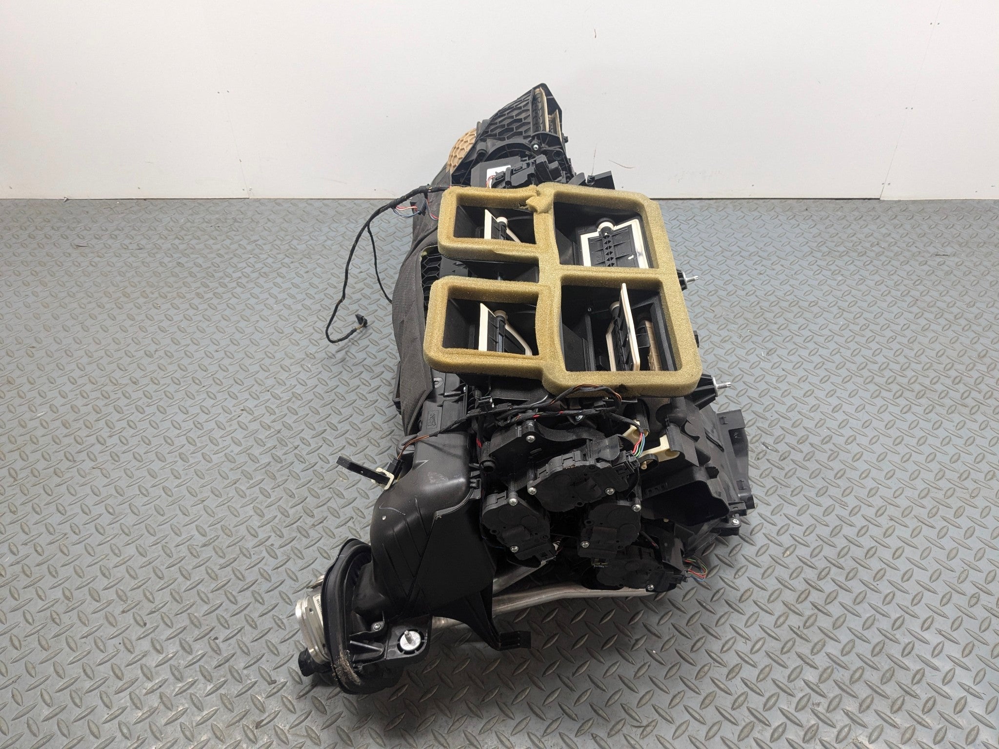 2015 - 2018 BMW 320I OEM HVAC AC HEATER BLOWER HOUSING BOX ASSEMBLY