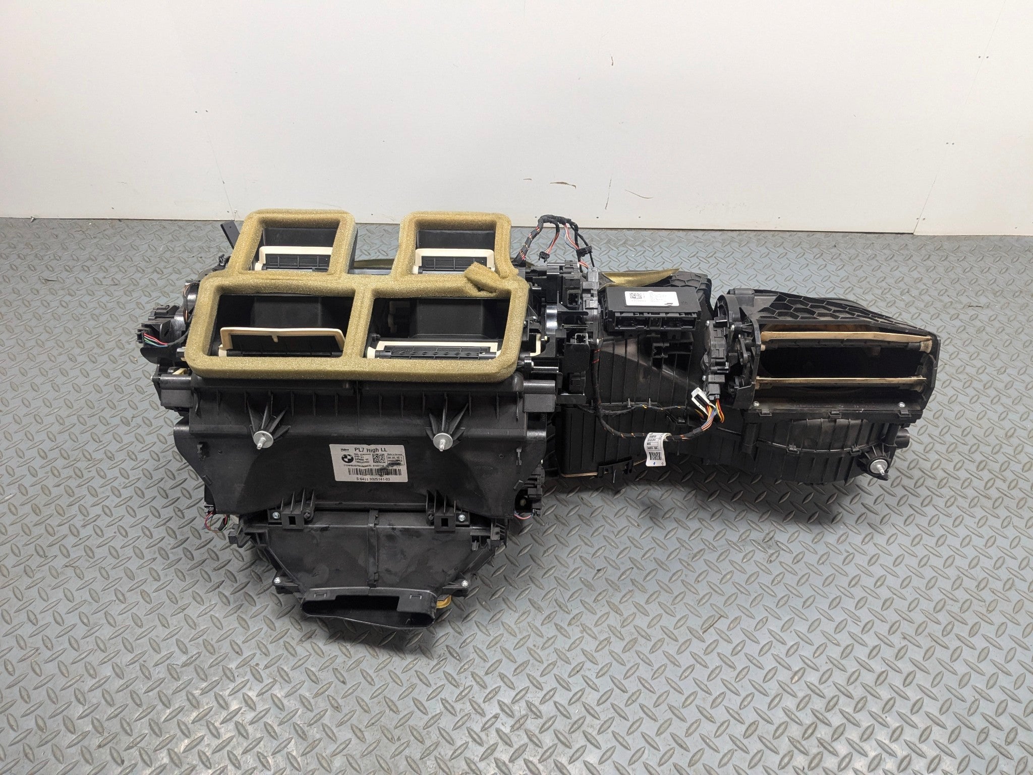 2015 - 2018 BMW 320I OEM HVAC AC HEATER BLOWER HOUSING BOX ASSEMBLY
