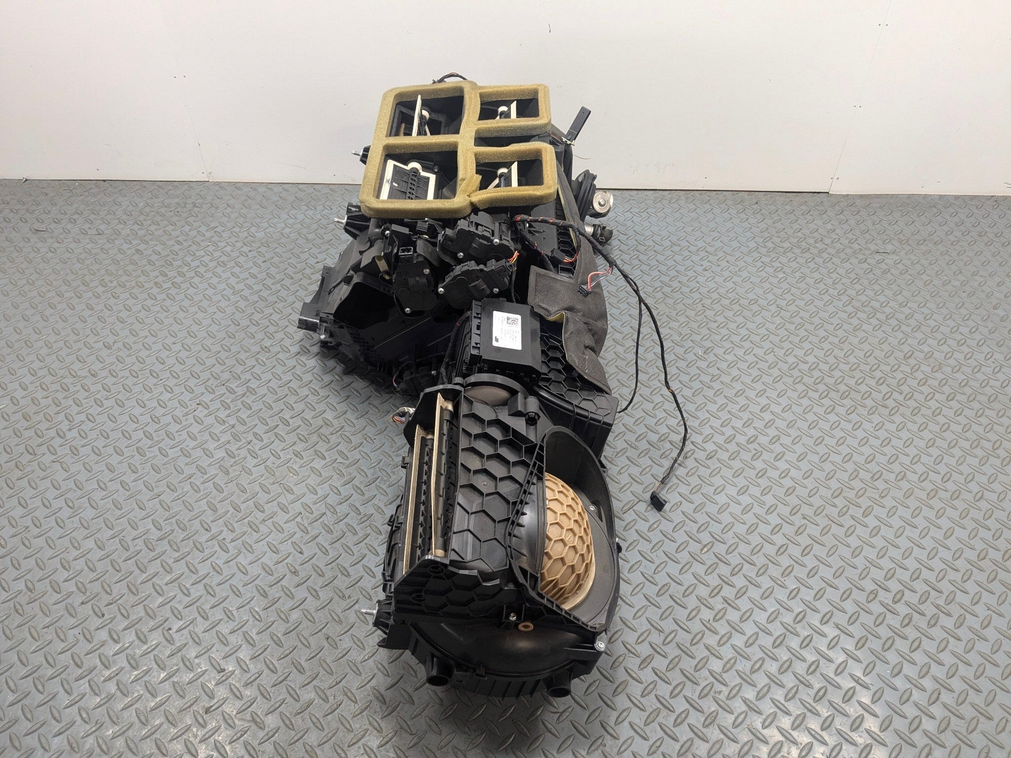 2015 - 2018 BMW 320I OEM HVAC AC HEATER BLOWER HOUSING BOX ASSEMBLY