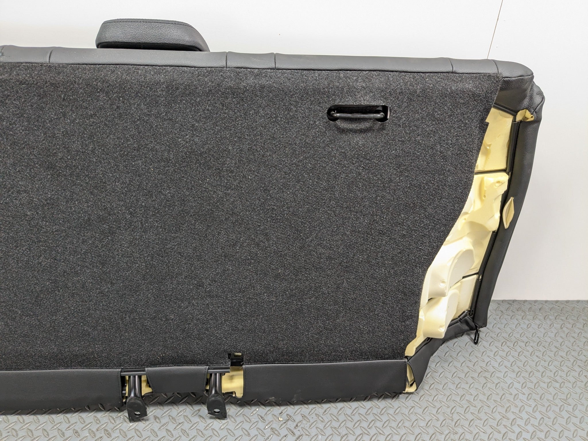 2015 - 2018 BMW 320I OEM UPPER SEAT CUSHION WITH ARMREST LEATHER REAR SECOND ROW