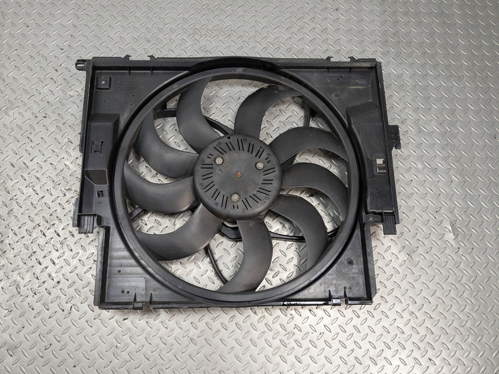 2015 - 2018 BMW 320I OEM FAN WITH SHROUD RADIATOR PANEL ELECTRIC COOLING MOTOR