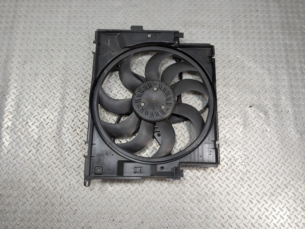 2015 - 2018 BMW 320I OEM FAN WITH SHROUD RADIATOR PANEL ELECTRIC COOLING MOTOR
