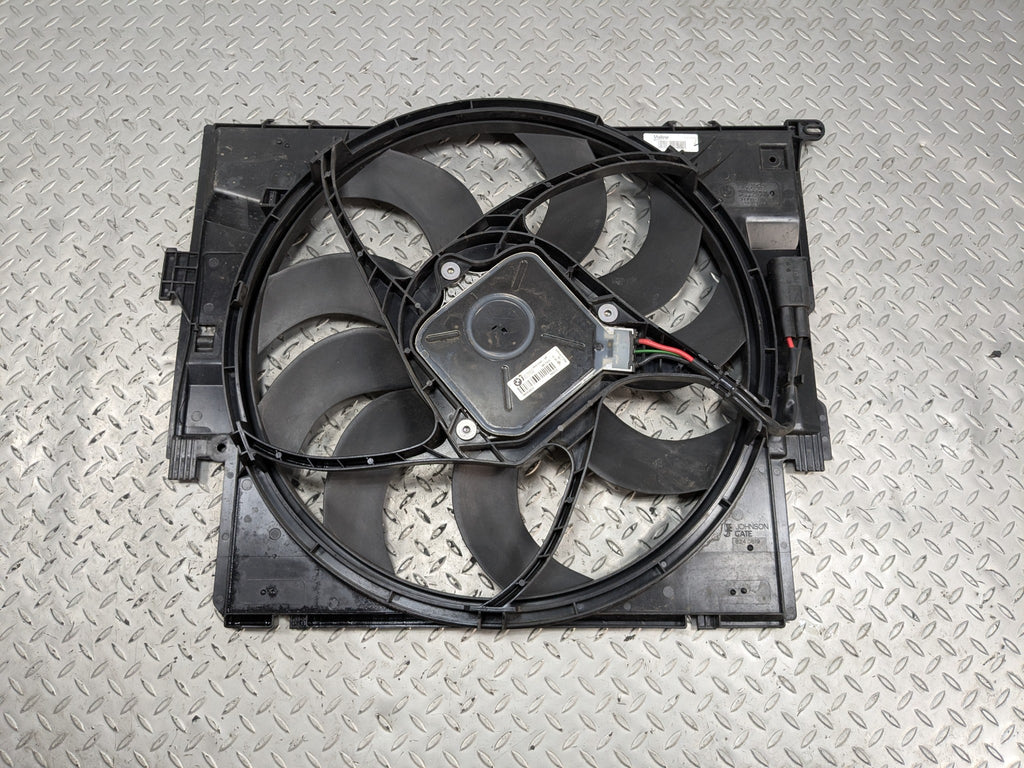 2015 - 2018 BMW 320I OEM FAN WITH SHROUD RADIATOR PANEL ELECTRIC COOLING MOTOR