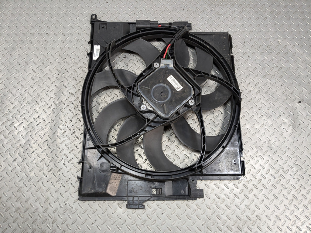 2015 - 2018 BMW 320I OEM FAN WITH SHROUD RADIATOR PANEL ELECTRIC COOLING MOTOR