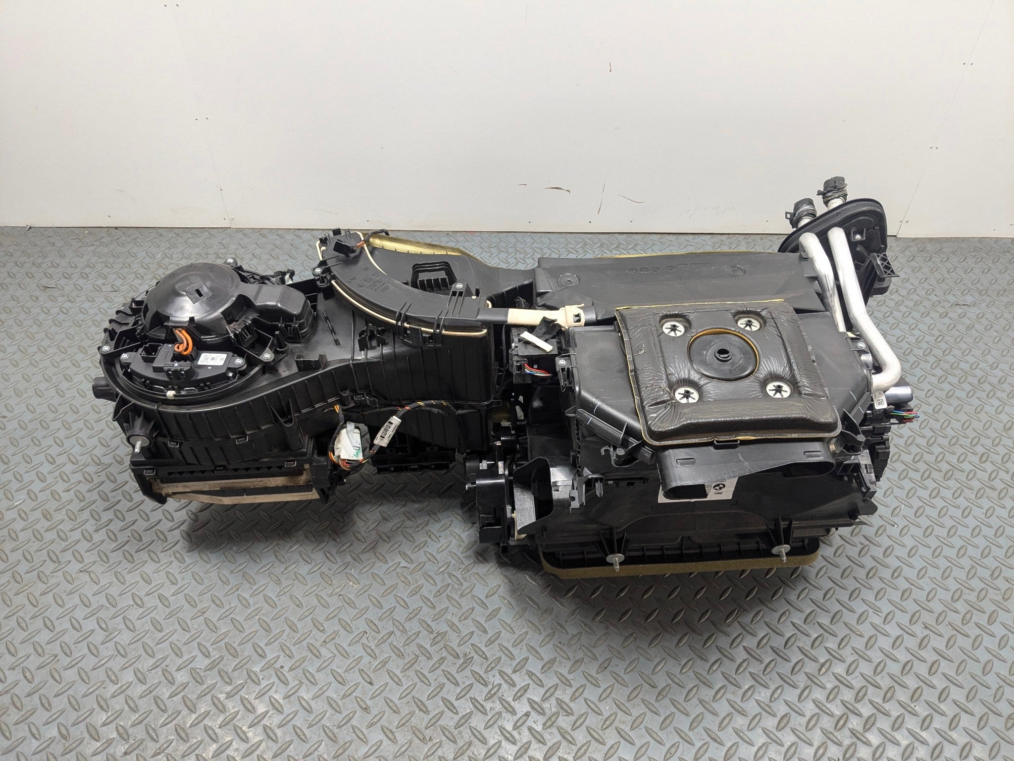 2015 - 2018 BMW 320I OEM HVAC AC HEATER BLOWER HOUSING BOX ASSEMBLY