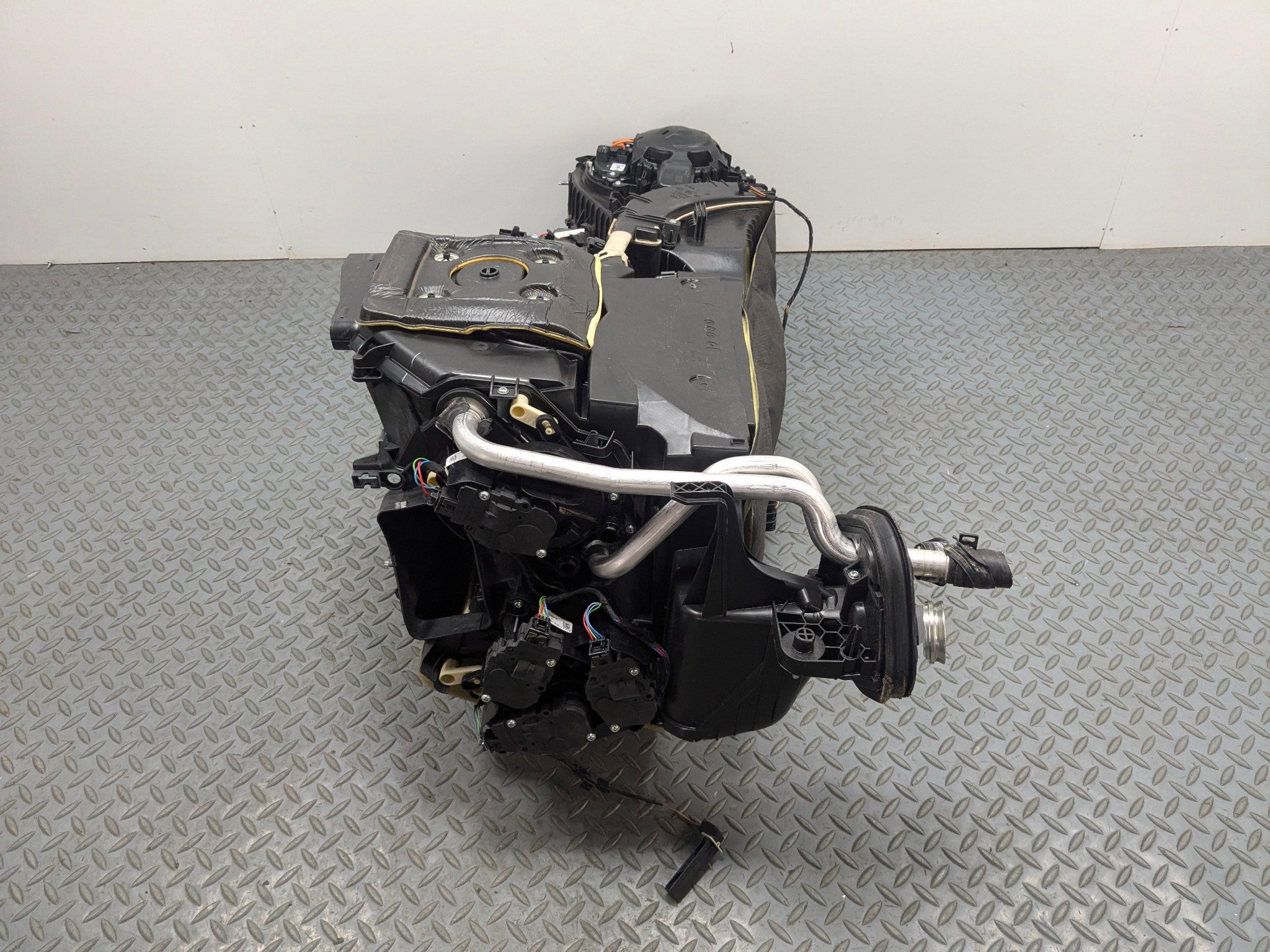 2015 - 2018 BMW 320I OEM HVAC AC HEATER BLOWER HOUSING BOX ASSEMBLY