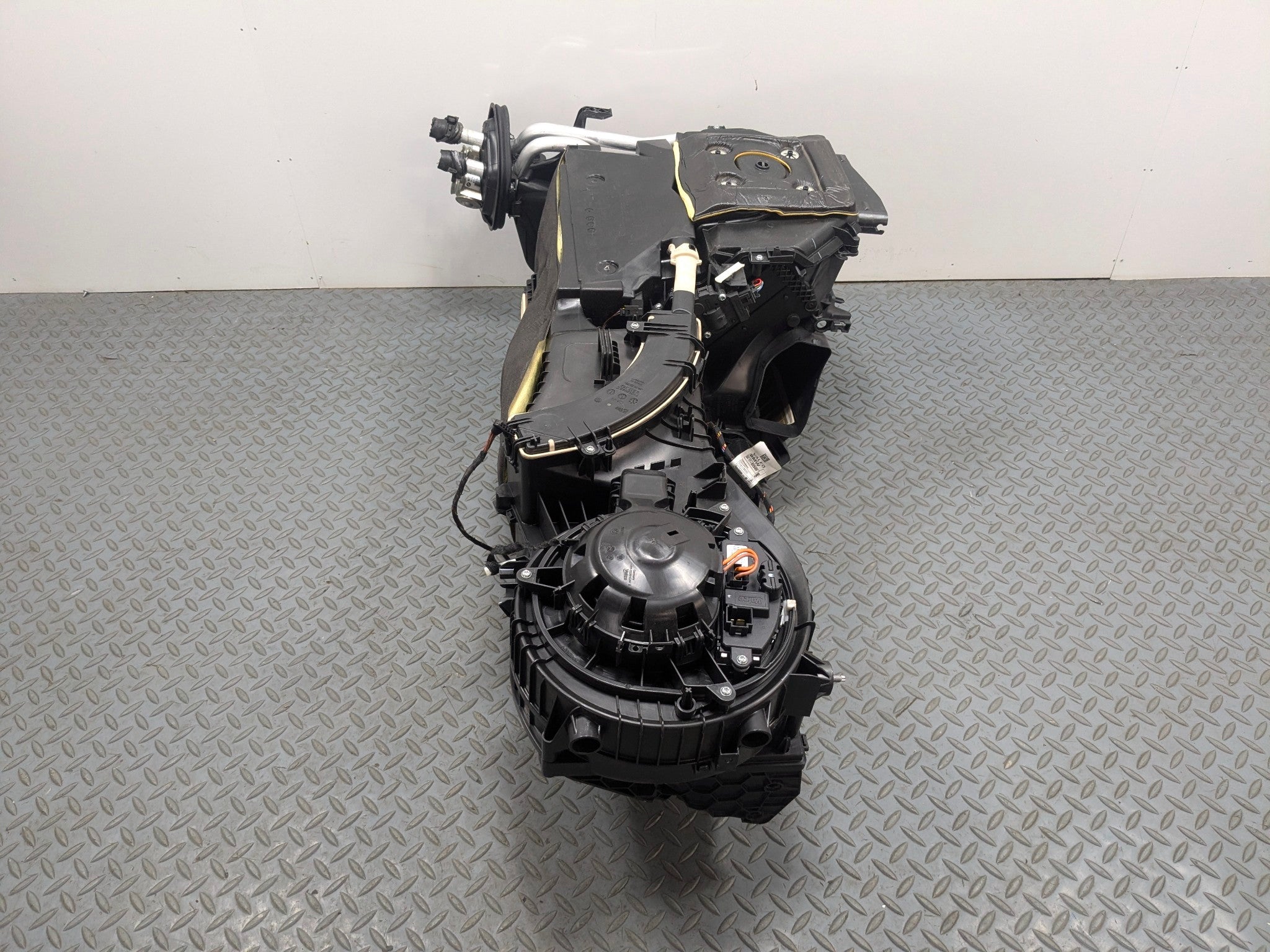 2015 - 2018 BMW 320I OEM HVAC AC HEATER BLOWER HOUSING BOX ASSEMBLY