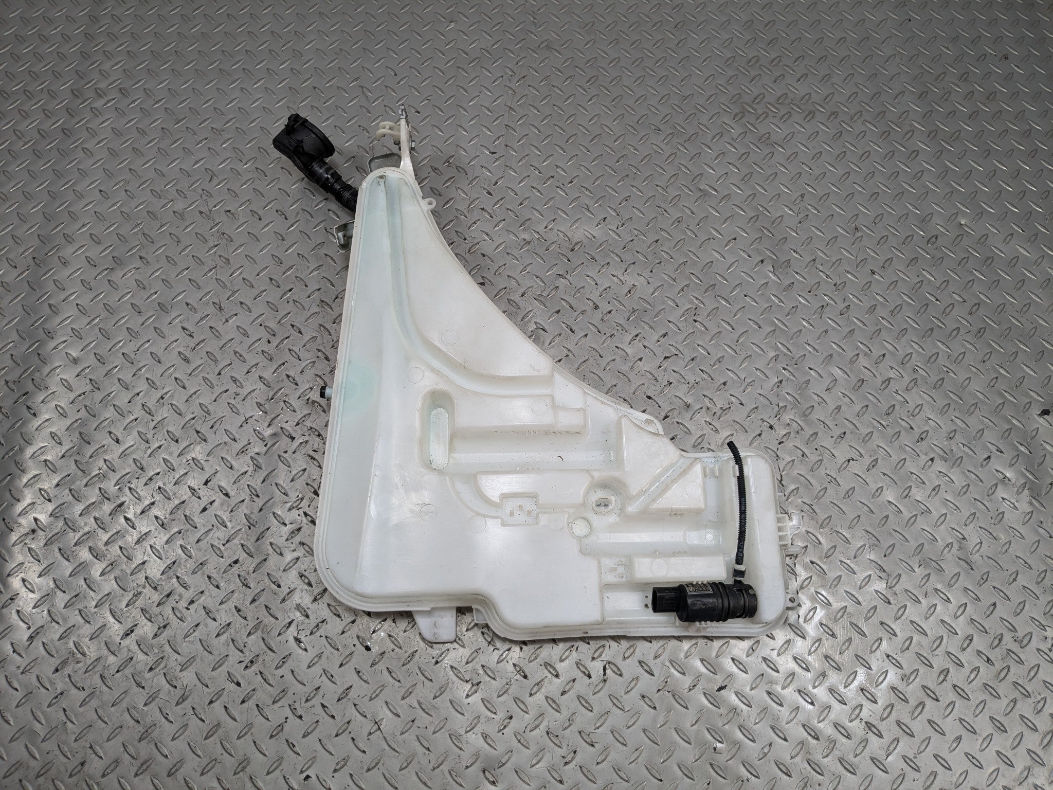 2015 - 2018 BMW 320I OEM WINDSHIELD WASHER FLUID RESERVOIR BOTTLE