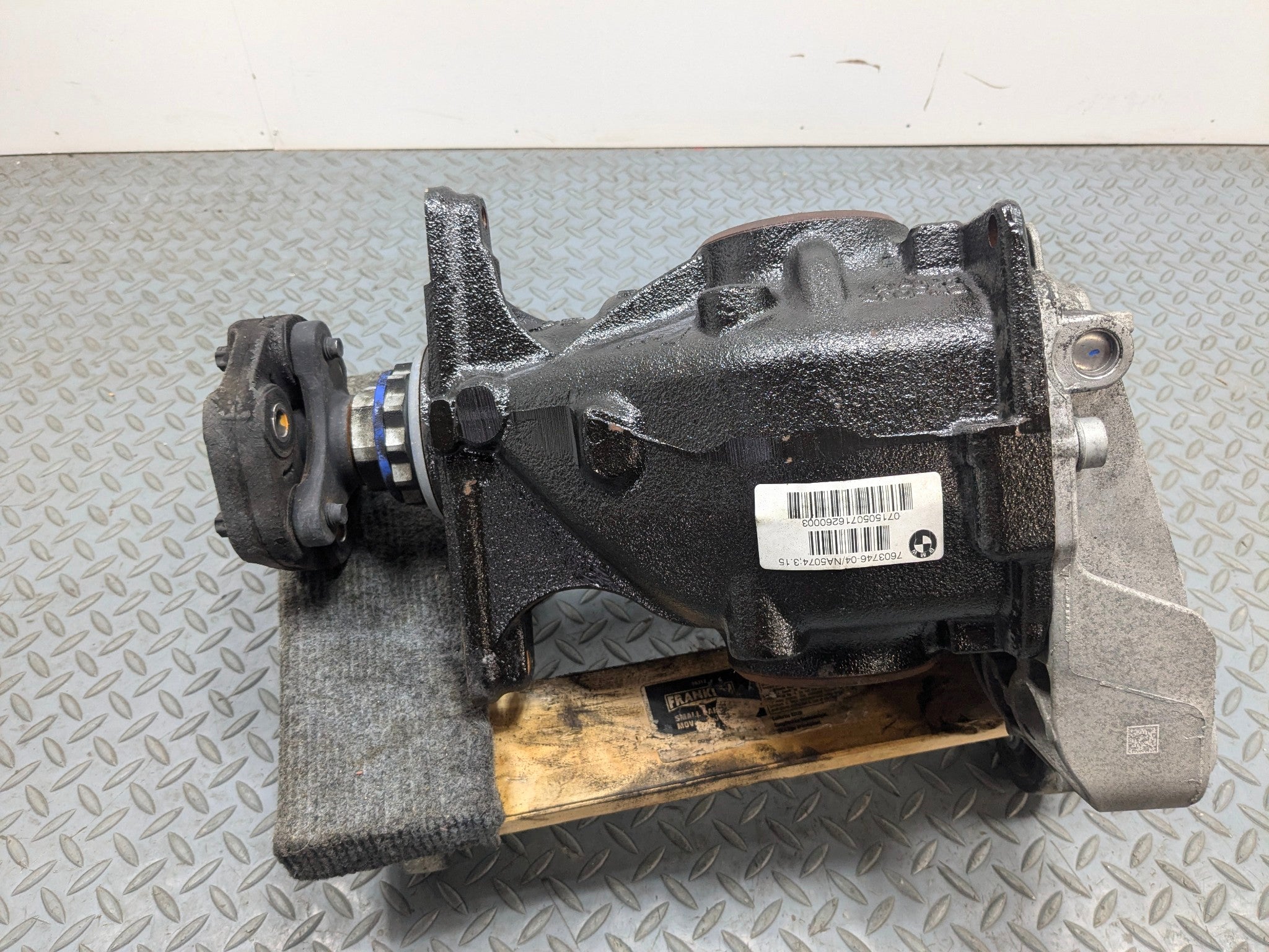 2015 - 2018 BMW 320I OEM REAR DIFFERENTIAL GEAR BOX CARRIER ASSEMBLY