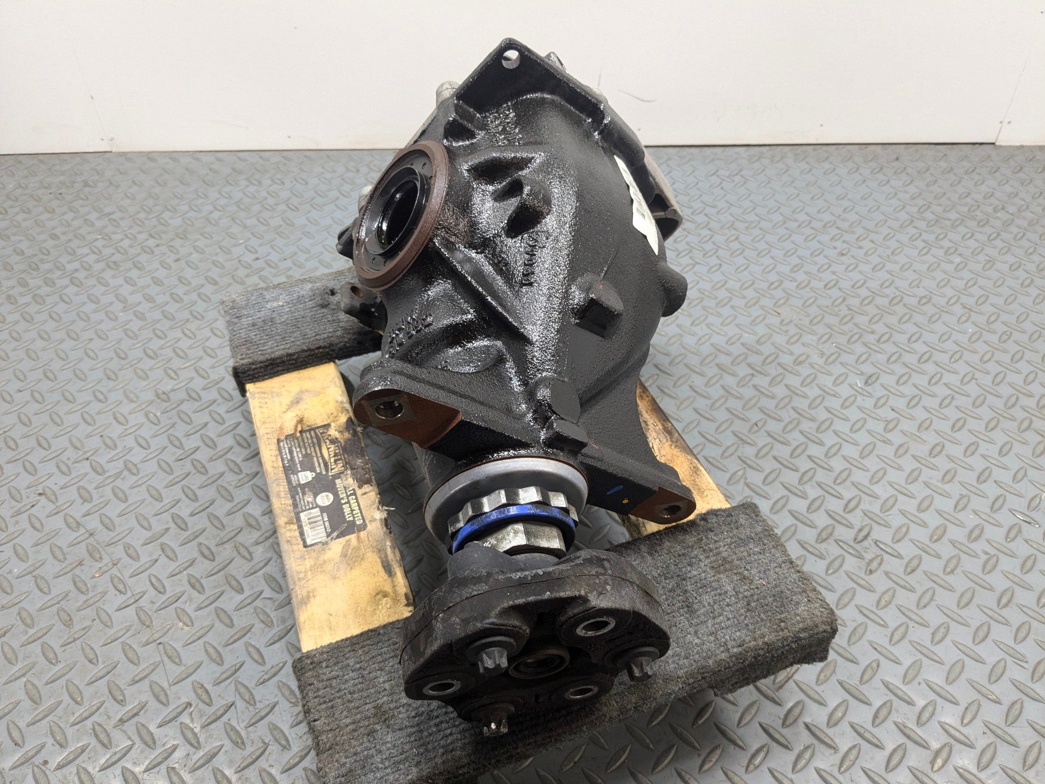 2015 - 2018 BMW 320I OEM REAR DIFFERENTIAL GEAR BOX CARRIER ASSEMBLY